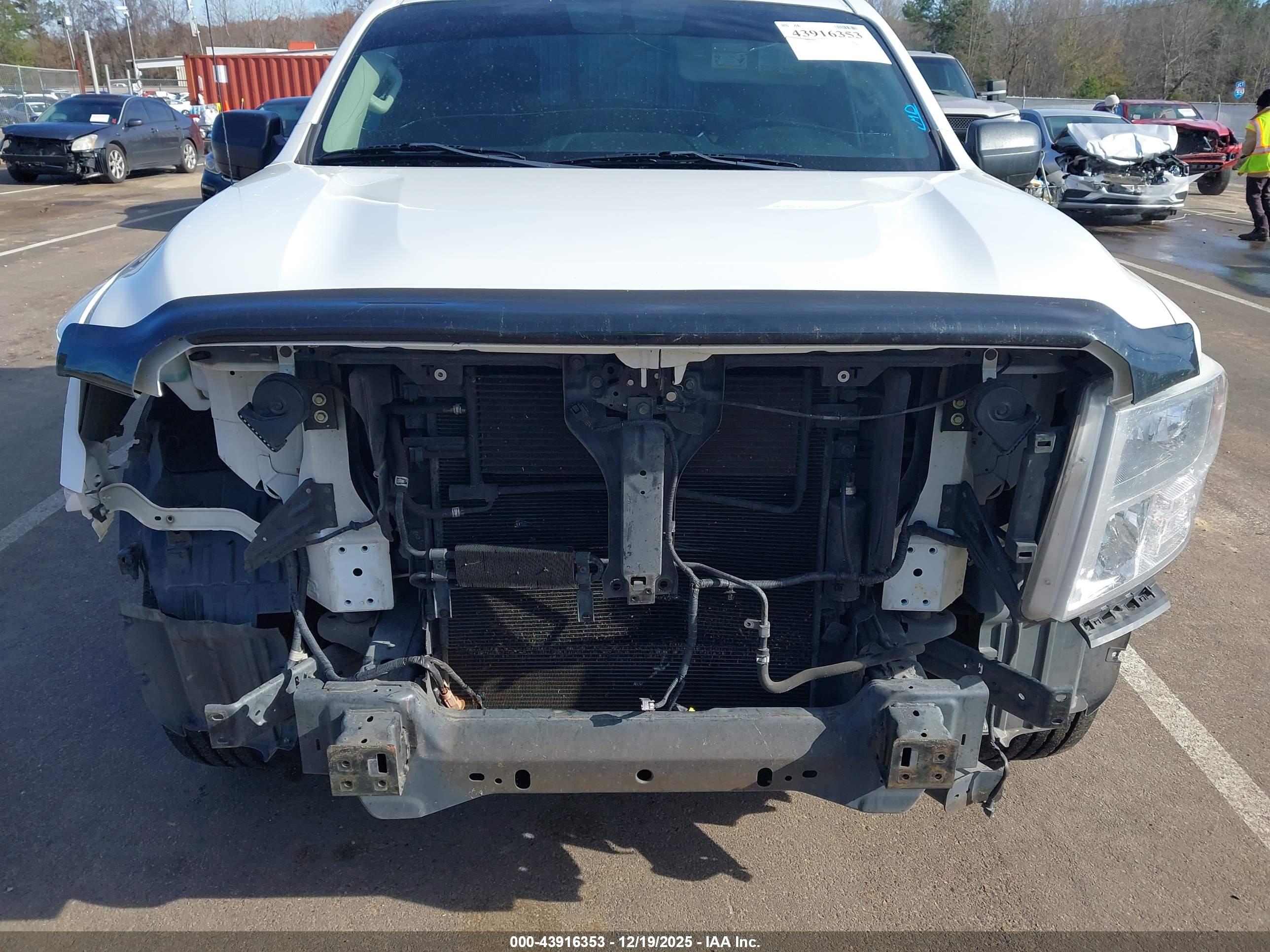 NISSAN TITAN image 6