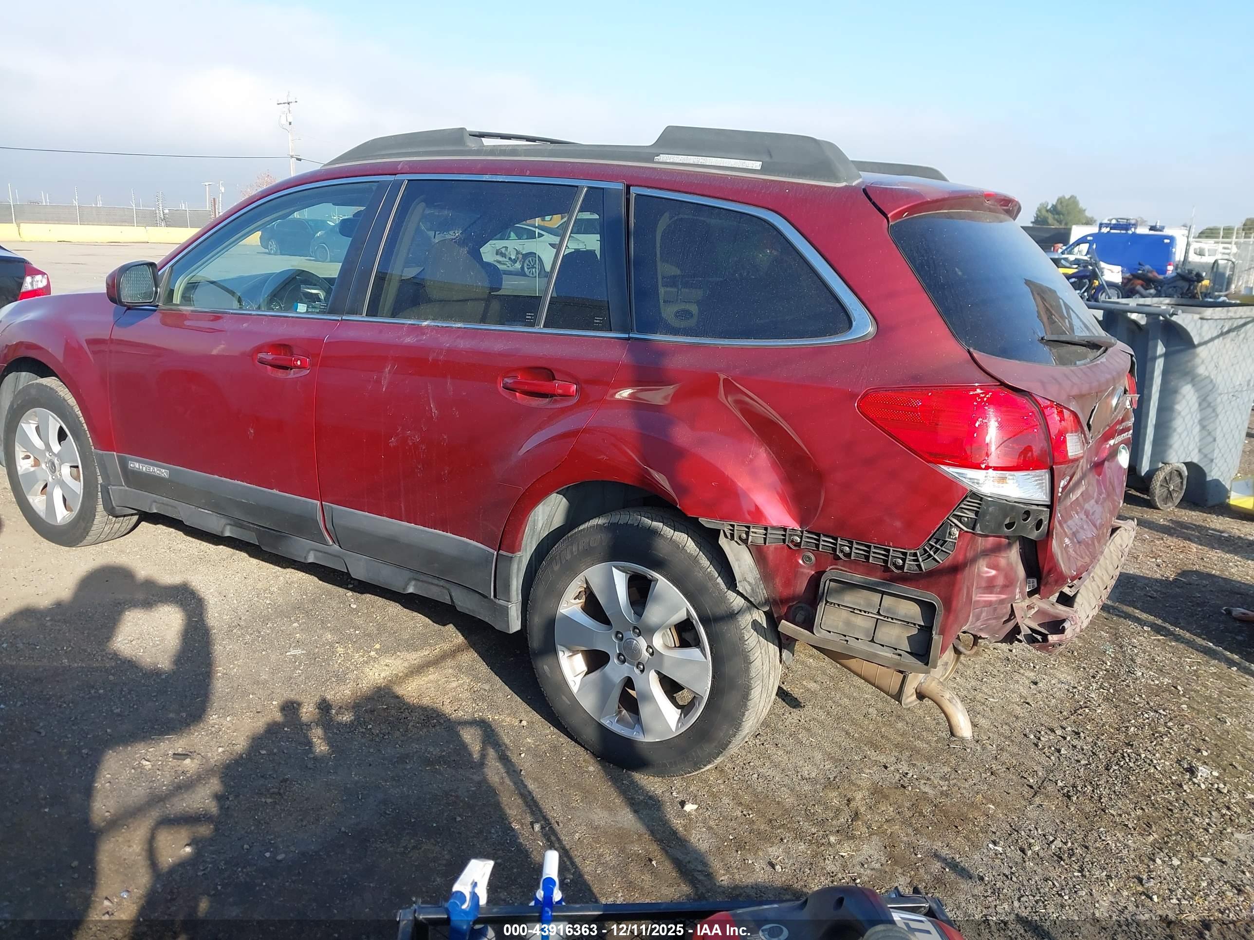 SUBARU OUTBACK image 3