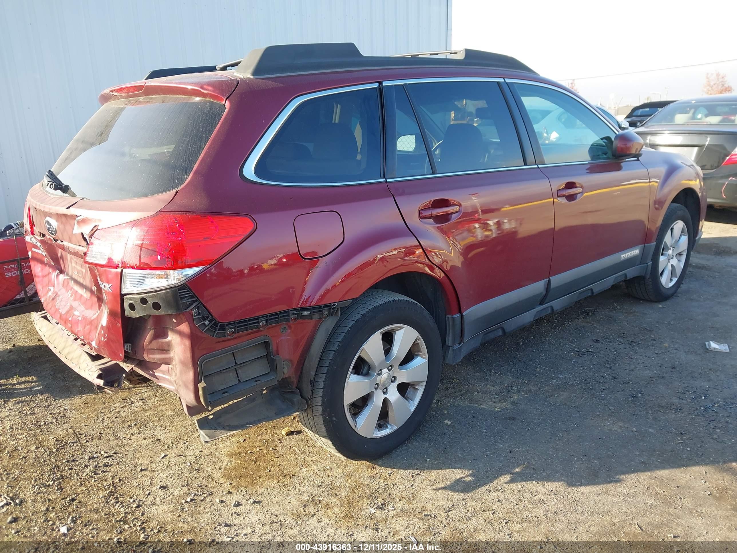 SUBARU OUTBACK image 4