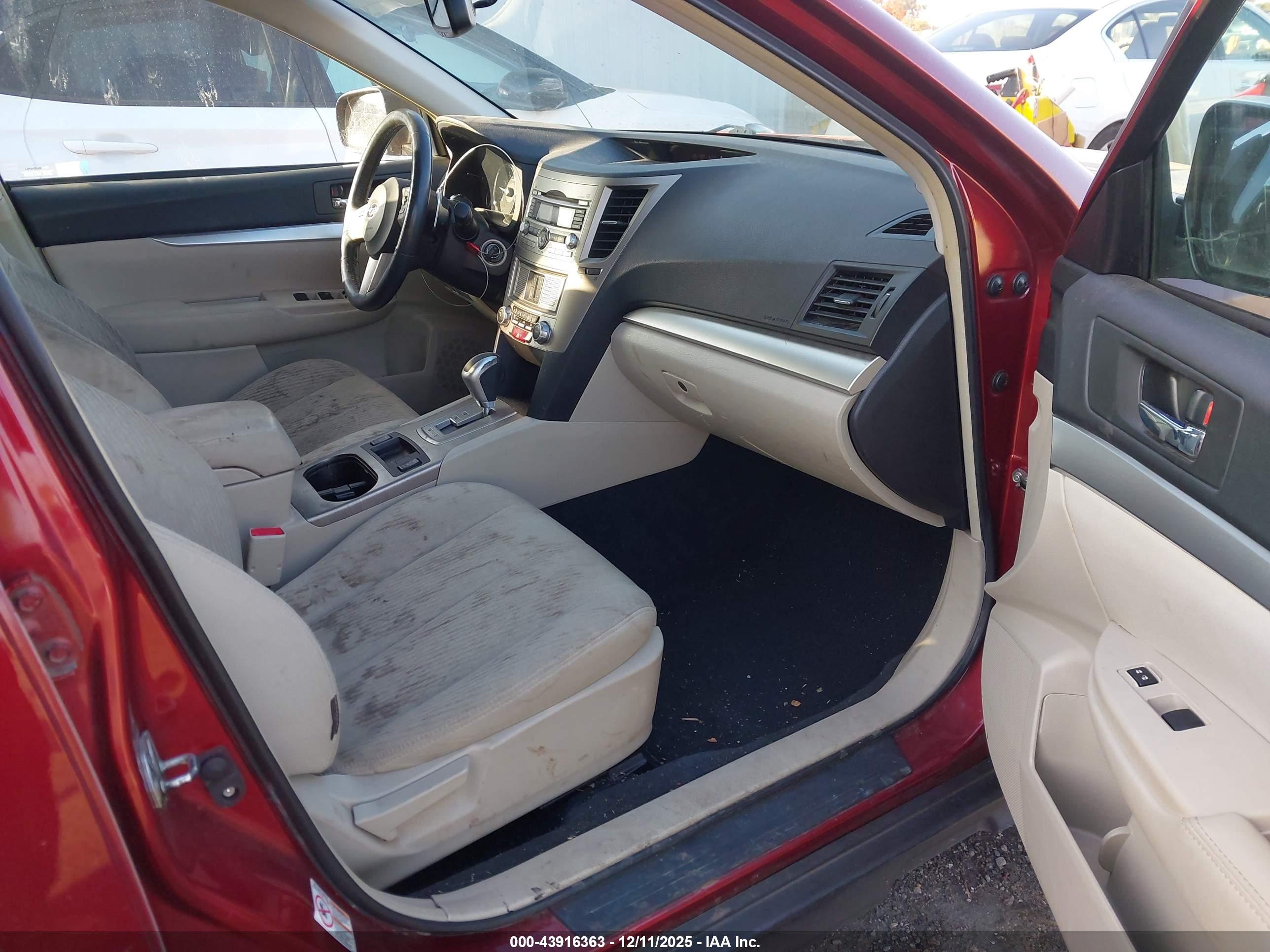 SUBARU OUTBACK image 5