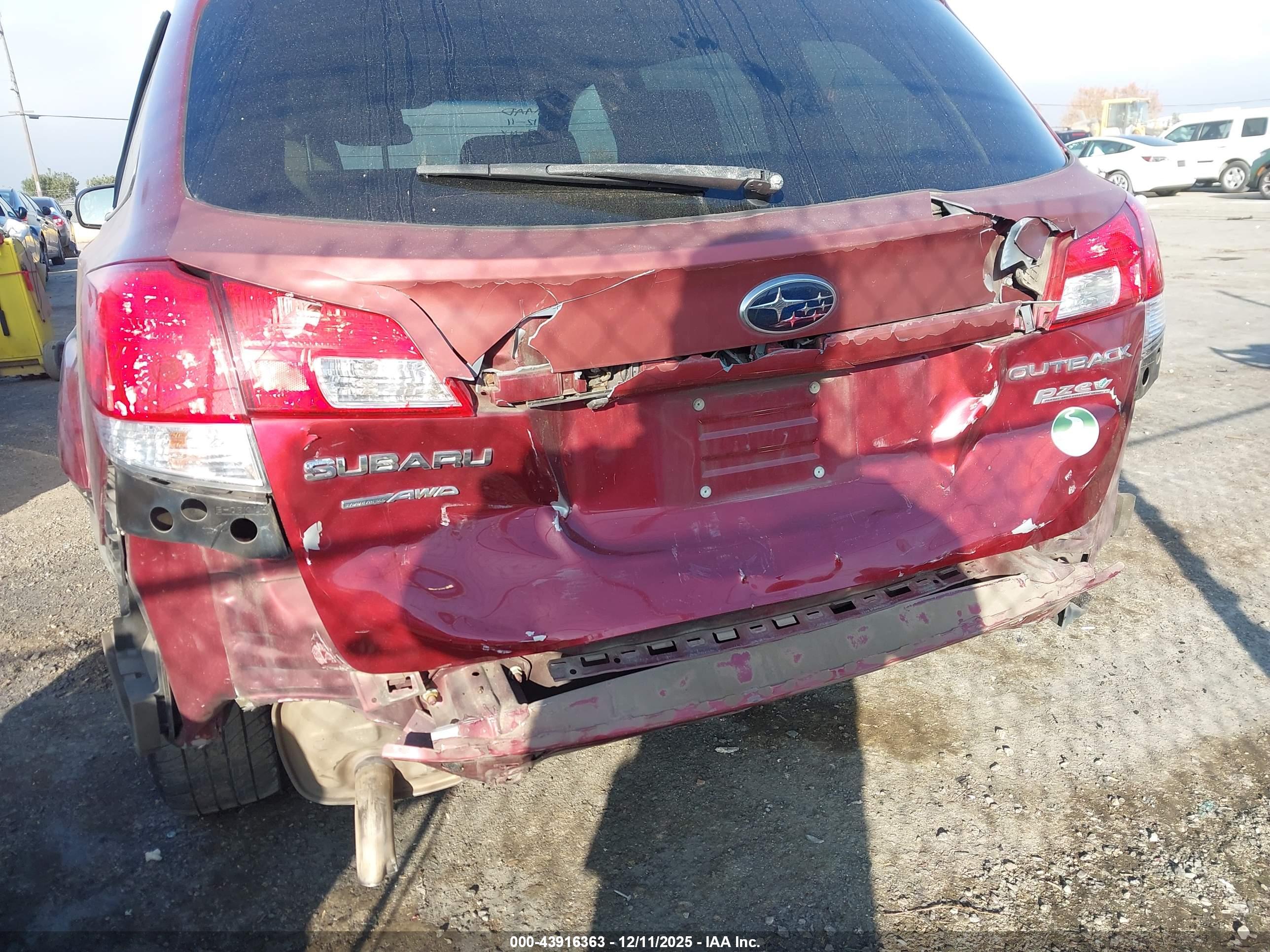 SUBARU OUTBACK image 6