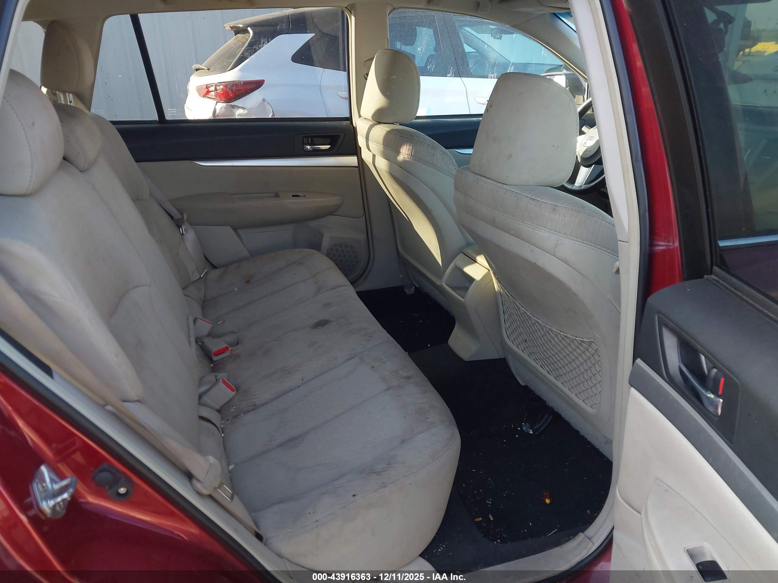 SUBARU OUTBACK image 8