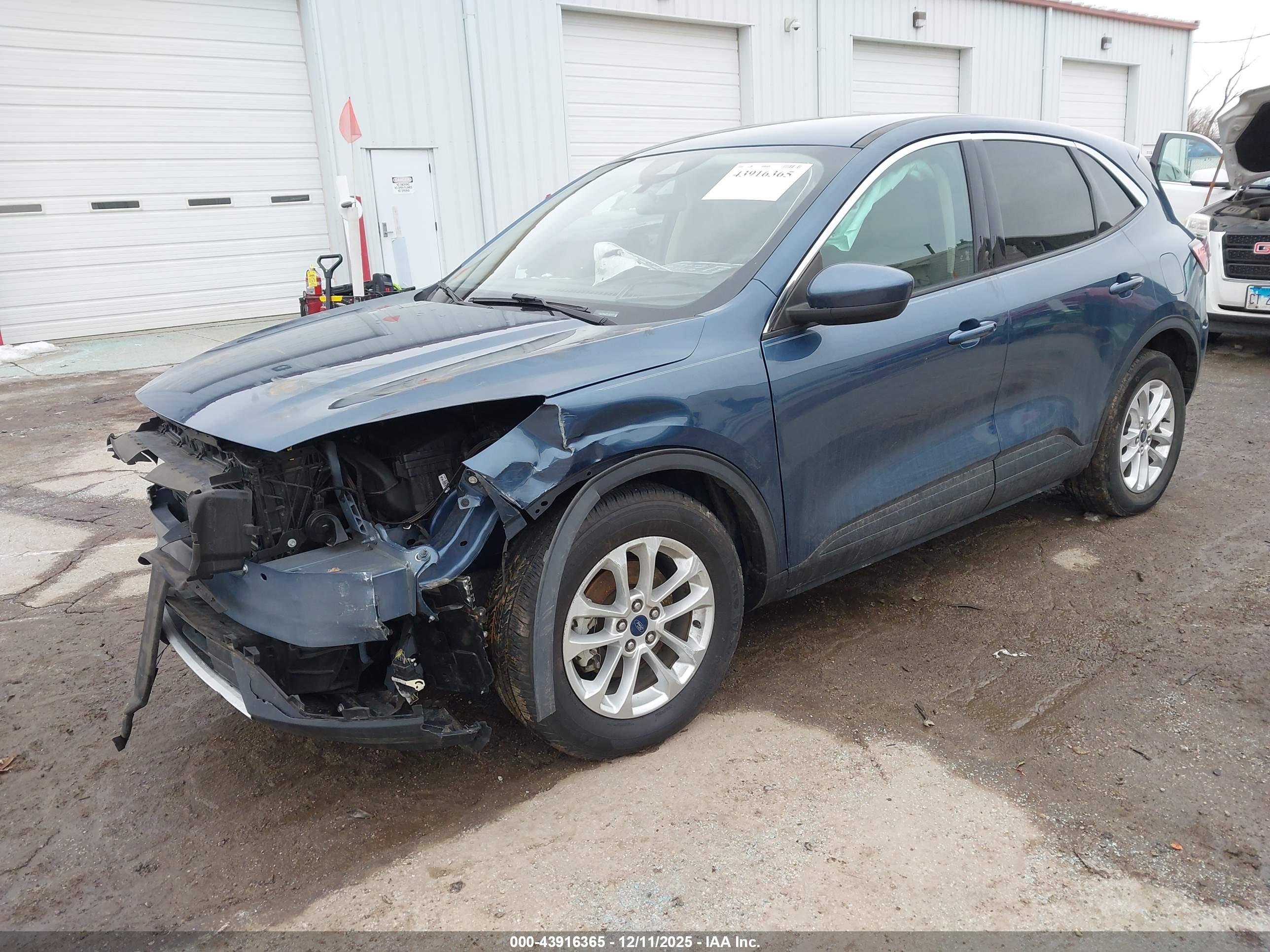 FORD ESCAPE image 2