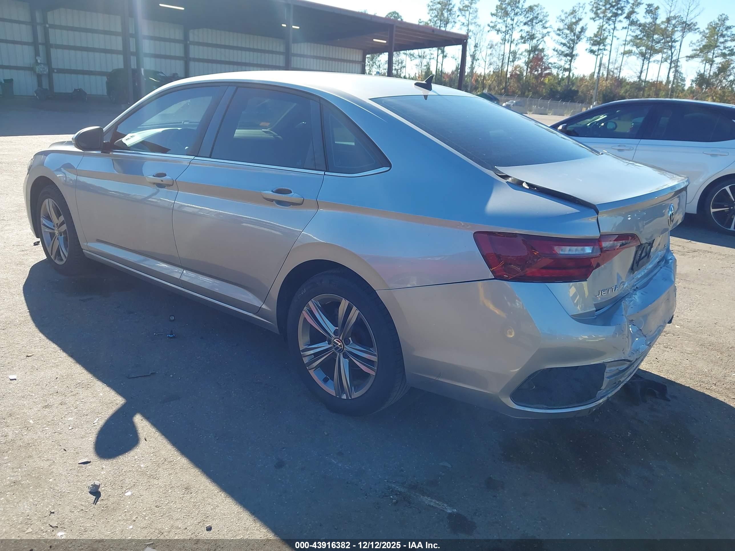 VOLKSWAGEN JETTA image 3