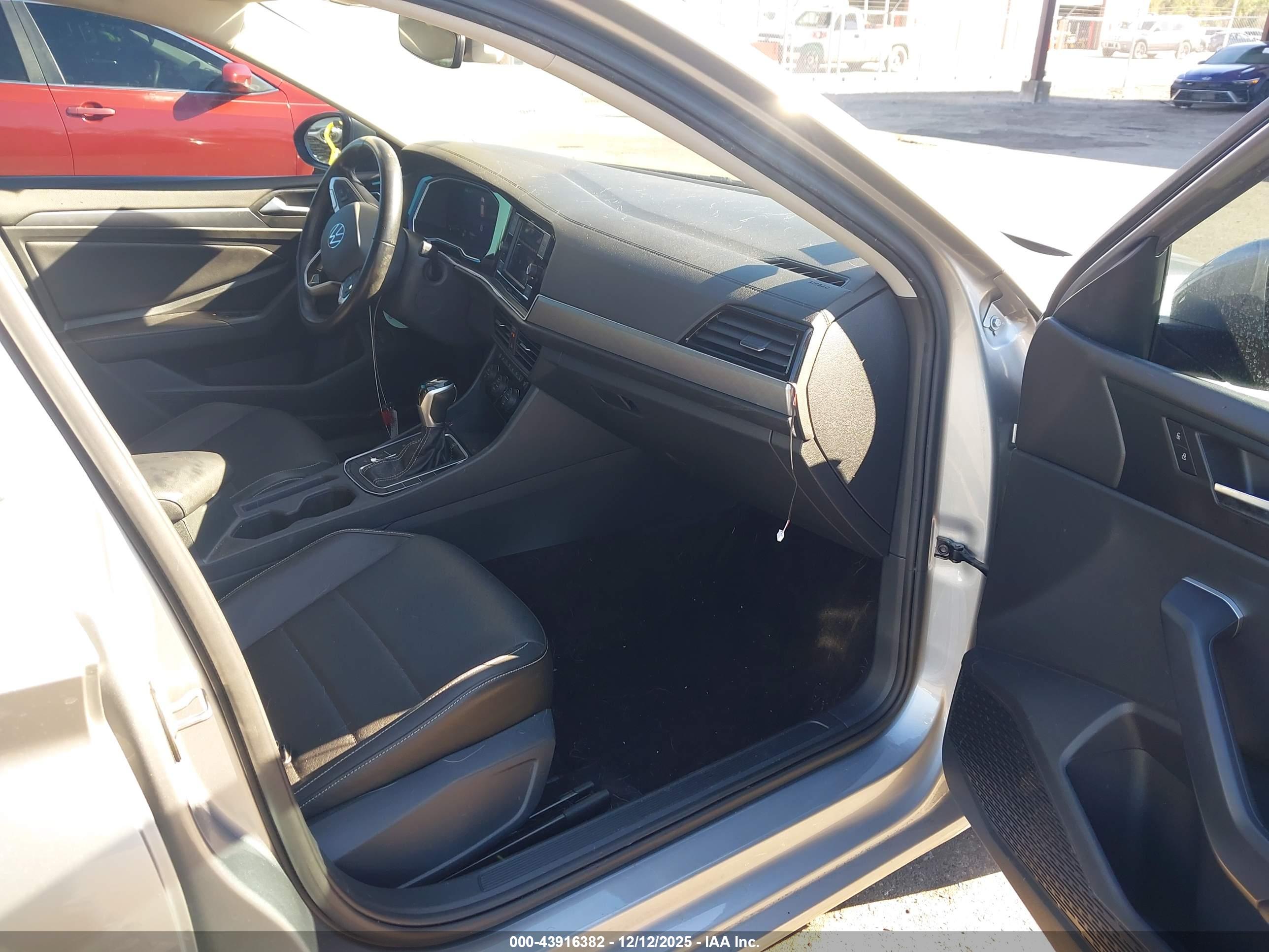 VOLKSWAGEN JETTA image 5
