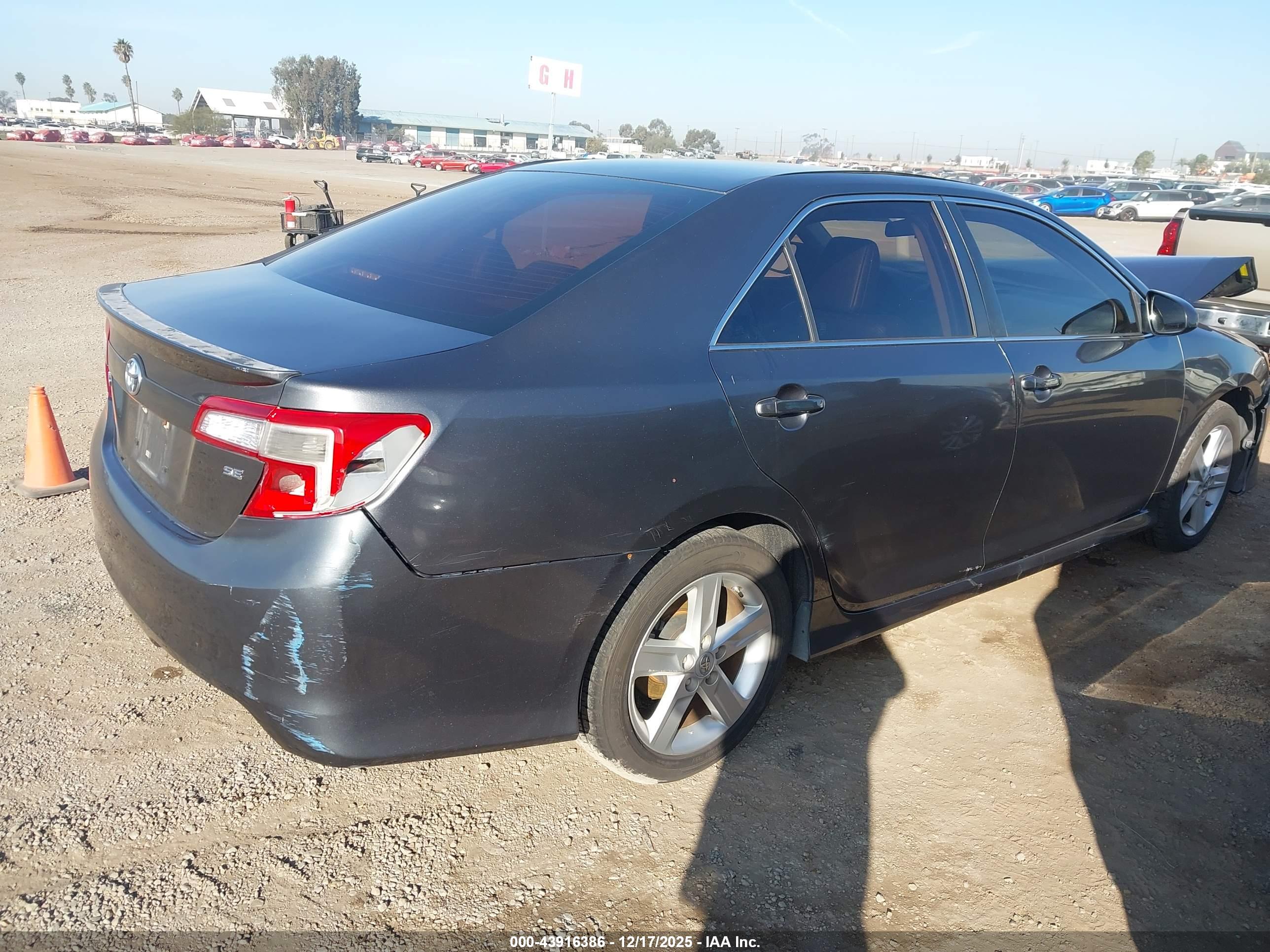 TOYOTA CAMRY image 4