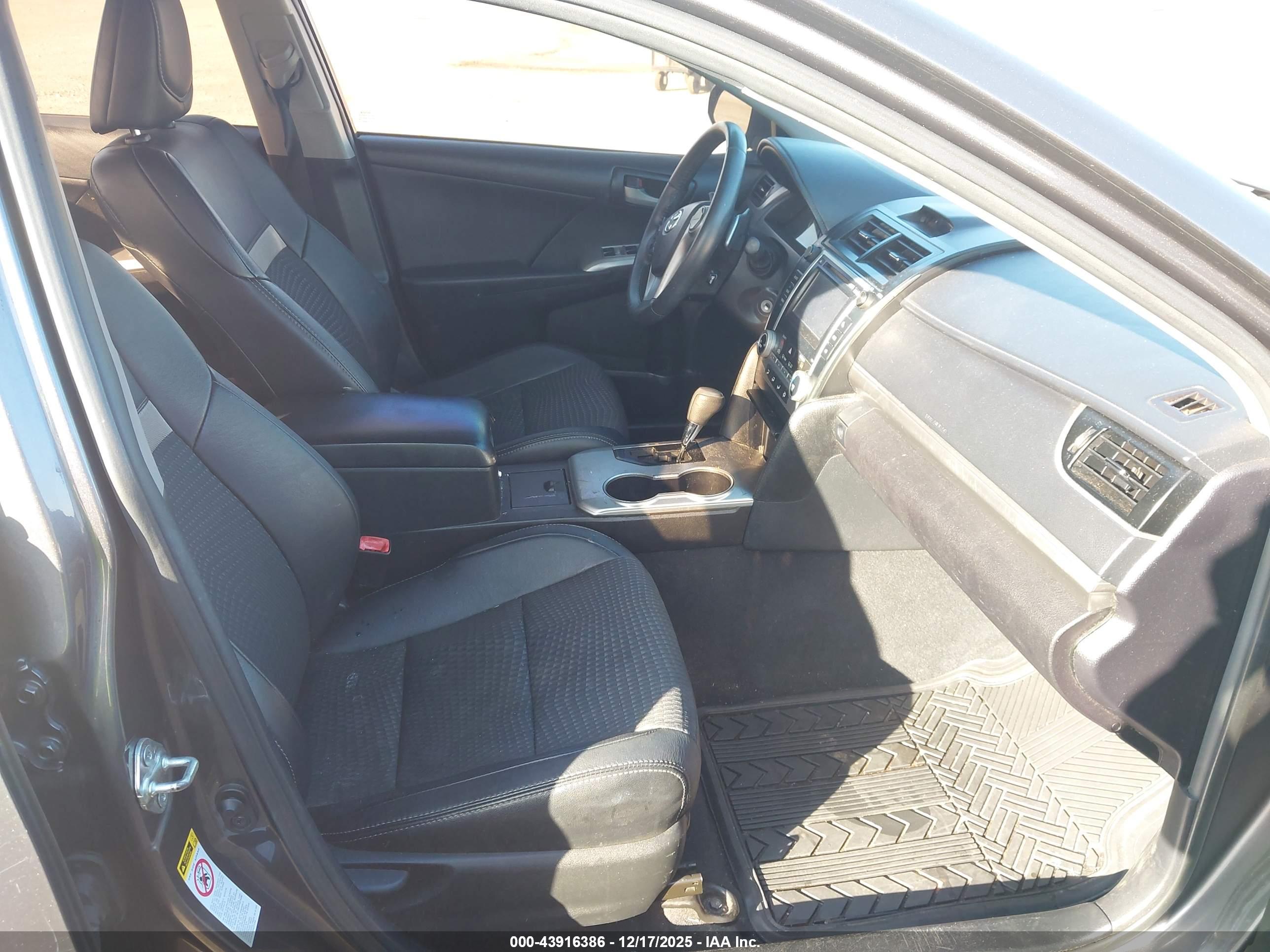 TOYOTA CAMRY image 5