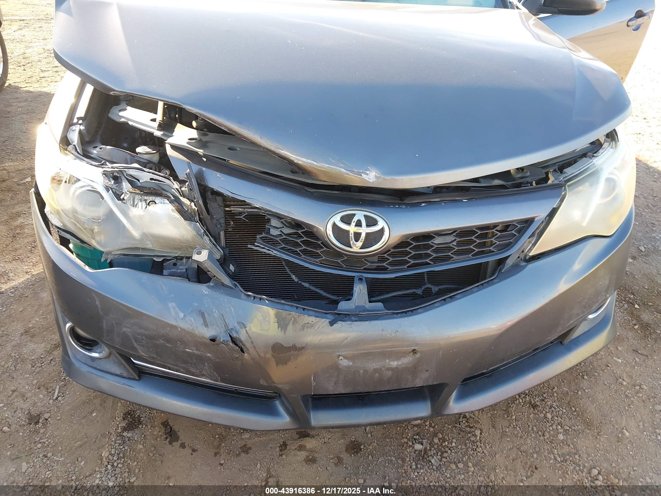 TOYOTA CAMRY image 6