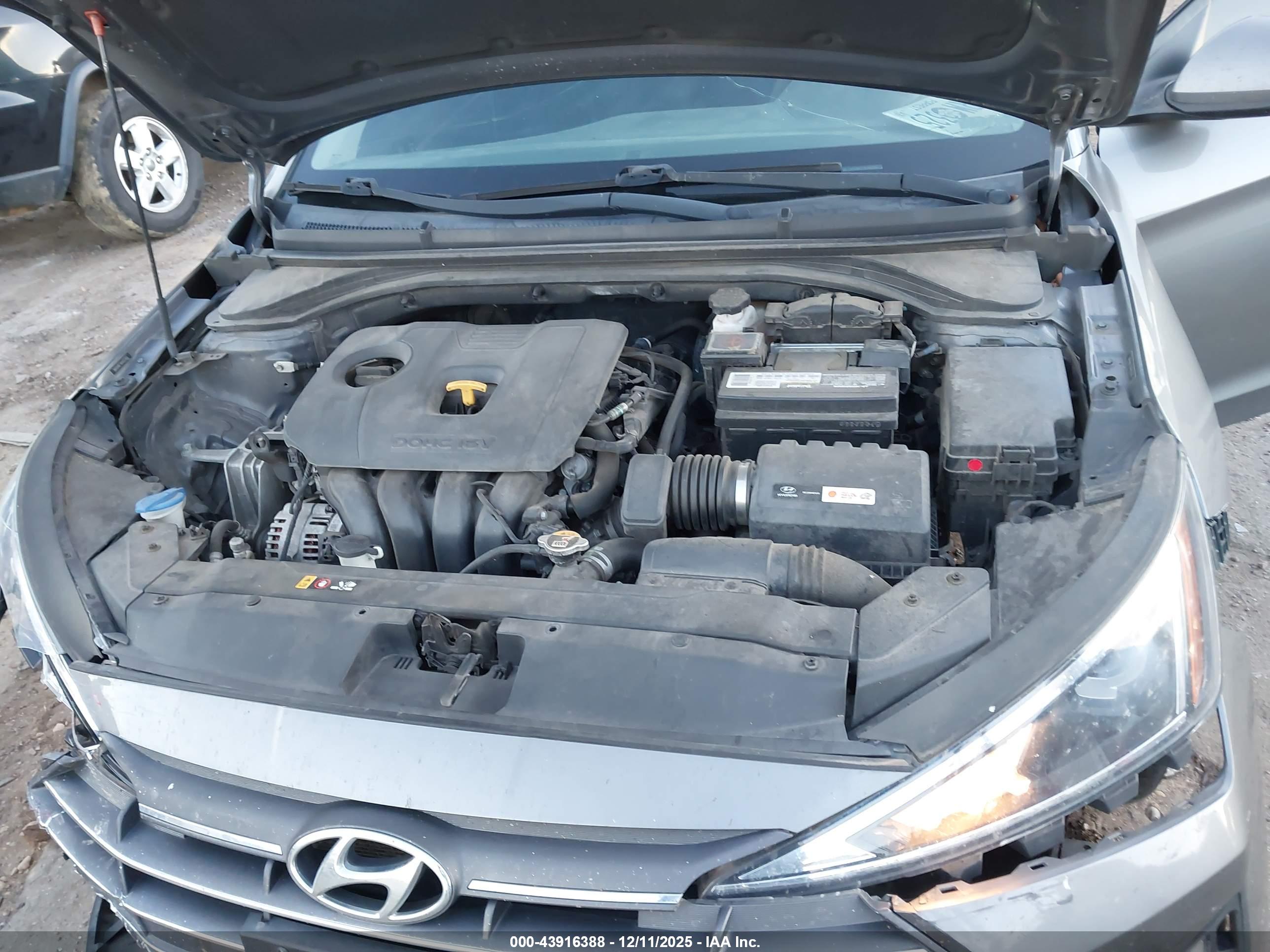 HYUNDAI ELANTRA image 10