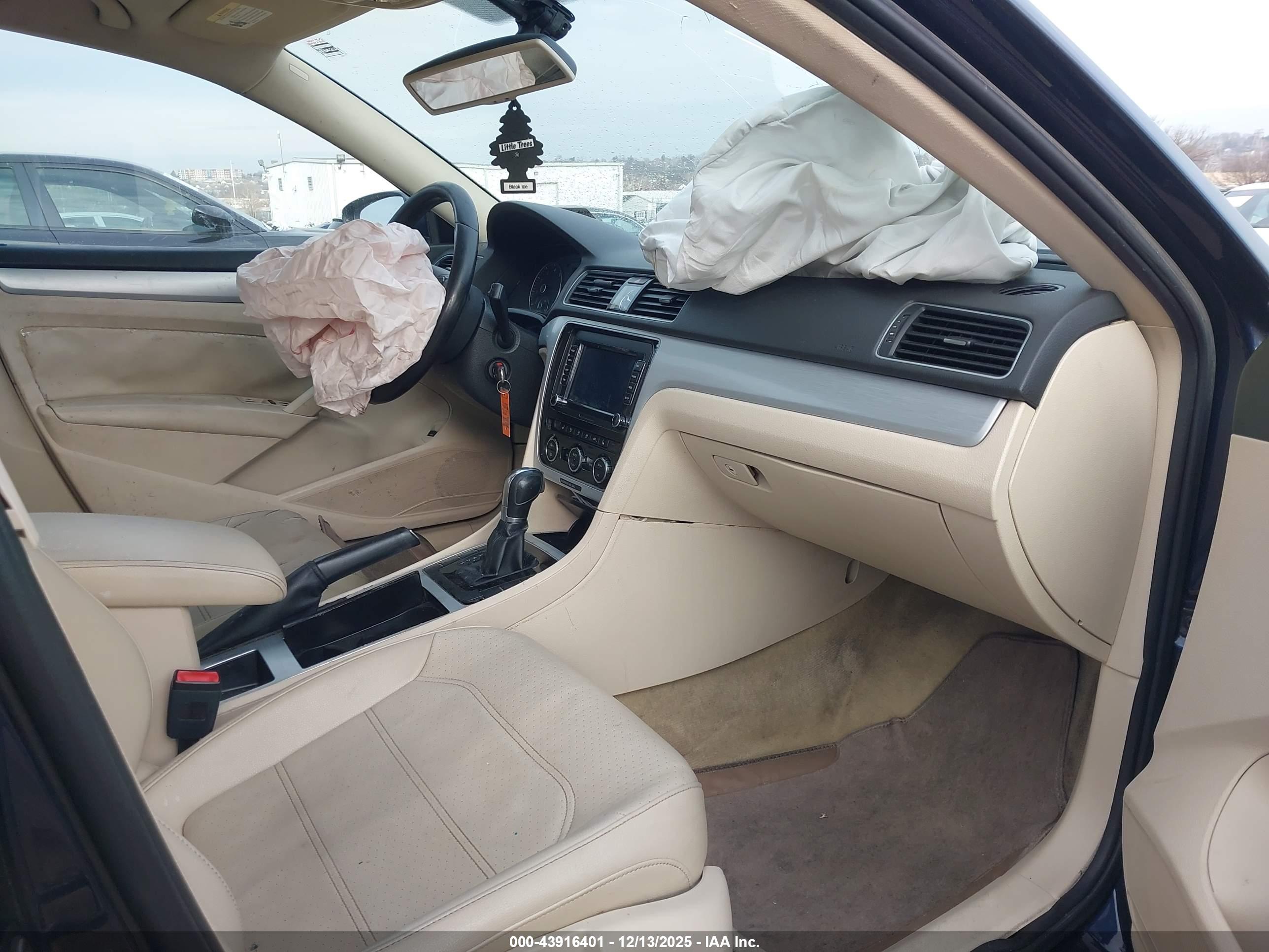 VOLKSWAGEN PASSAT image 5