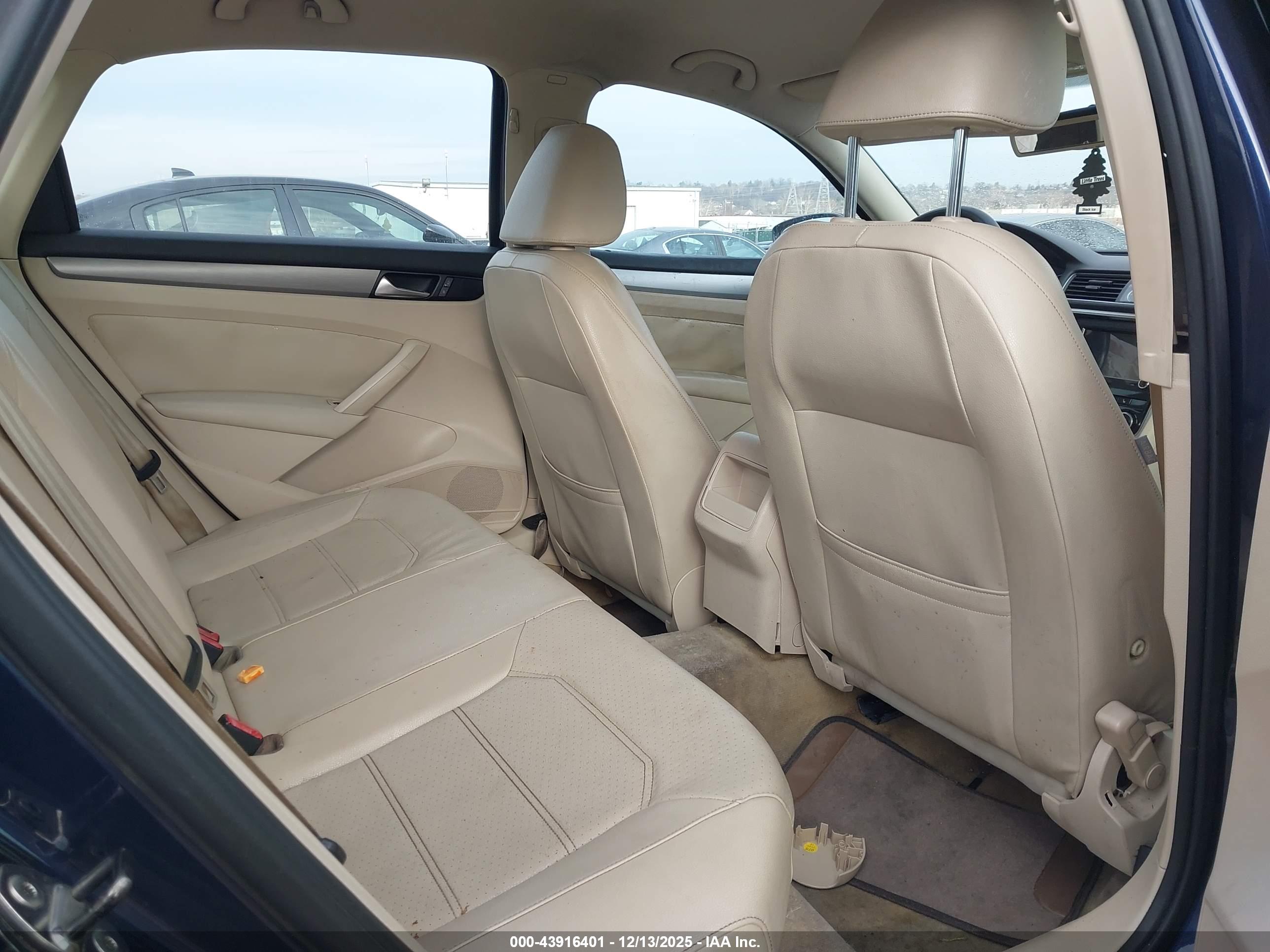 VOLKSWAGEN PASSAT image 8