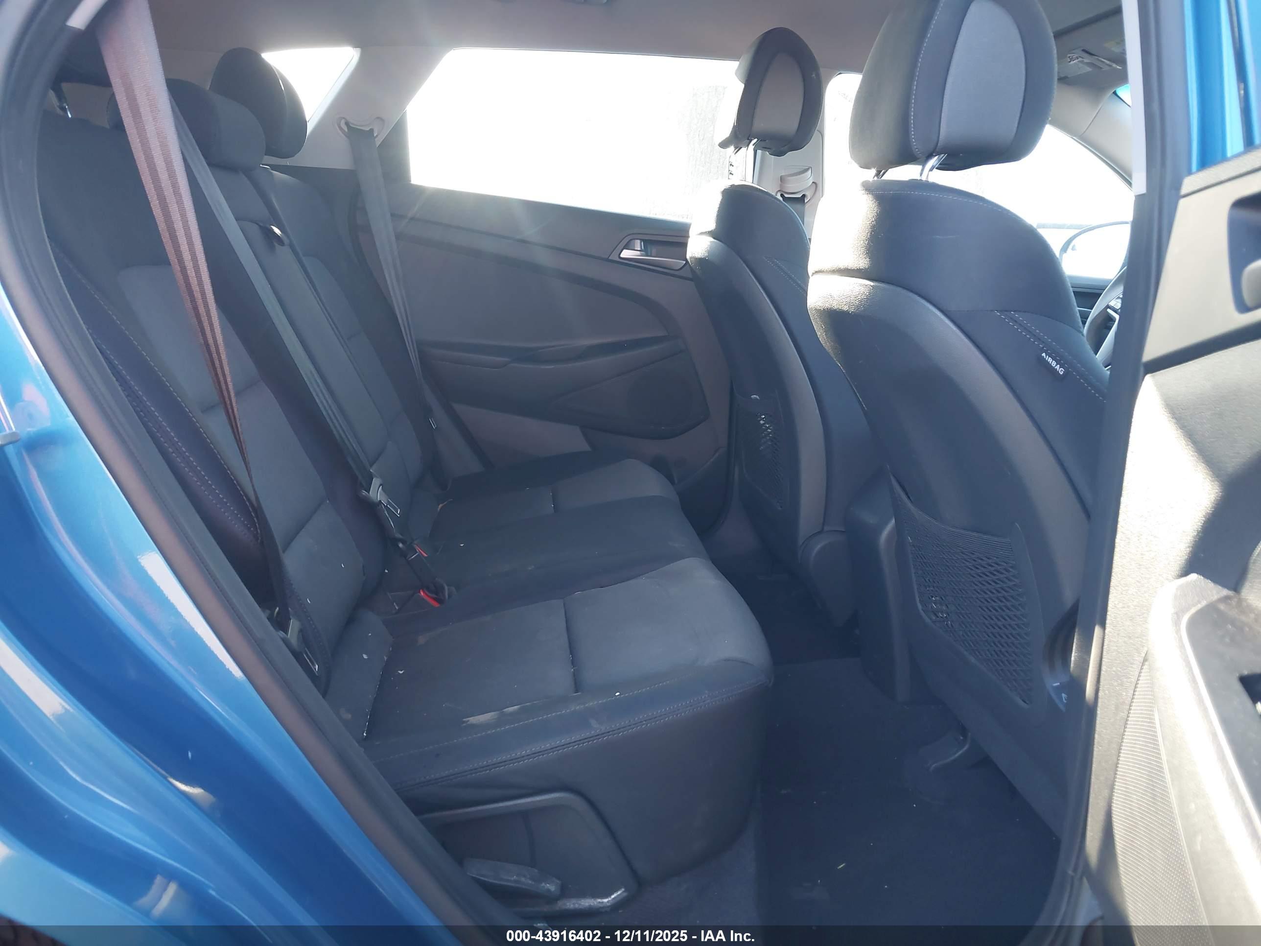 HYUNDAI TUCSON image 8