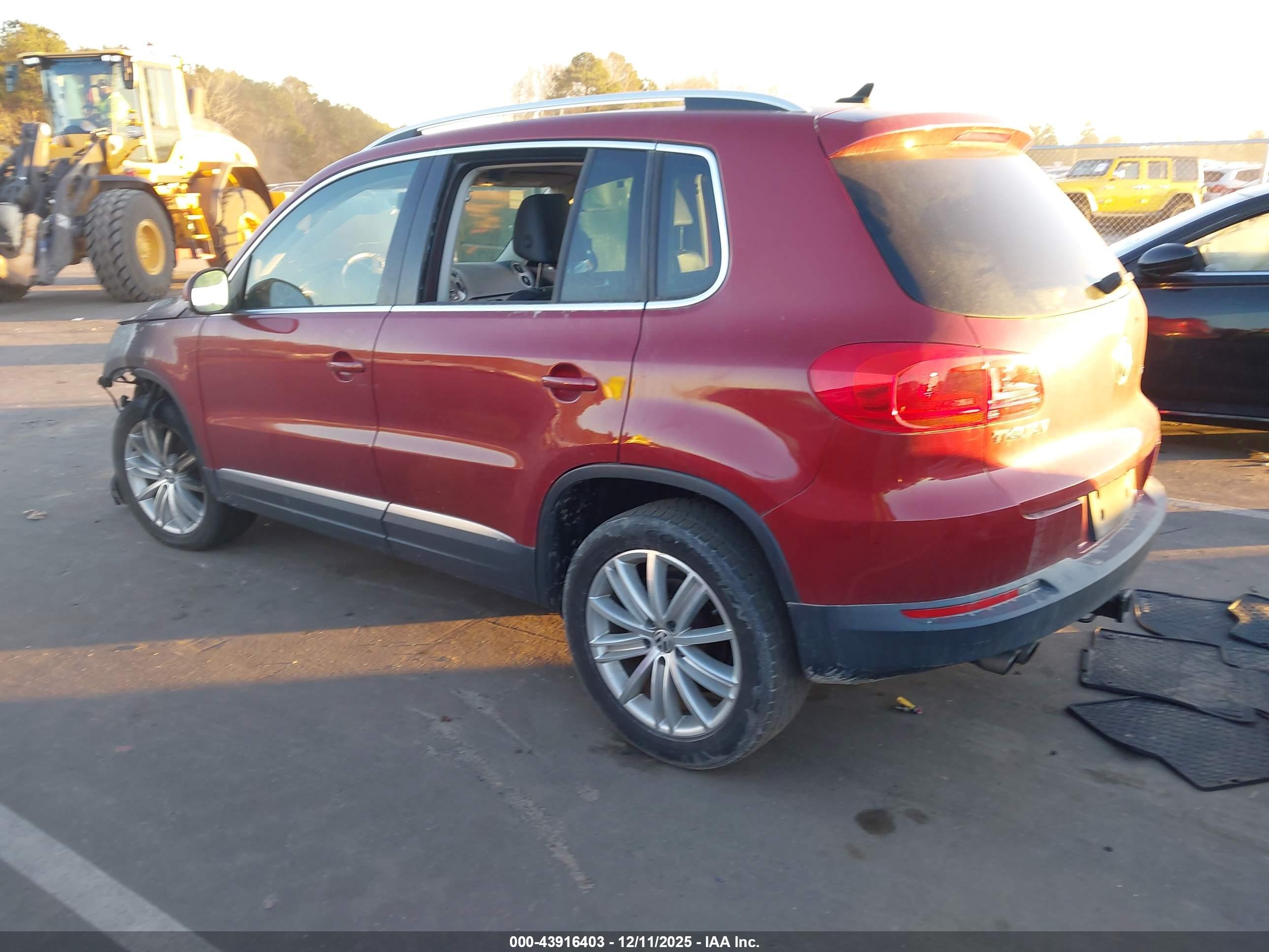 VOLKSWAGEN TIGUAN image 3
