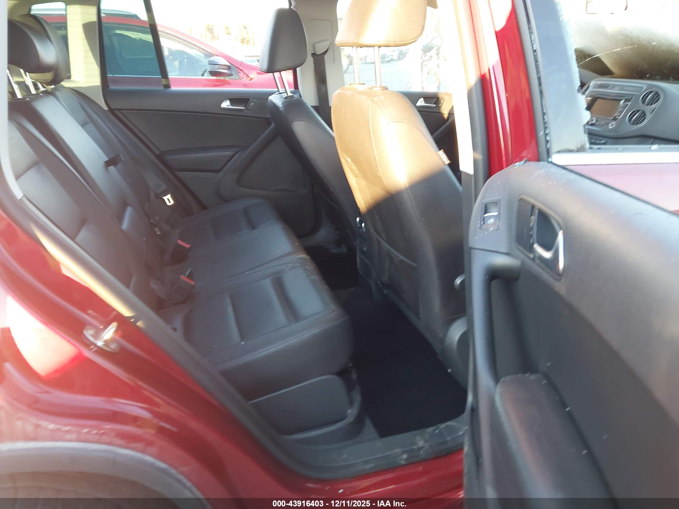 VOLKSWAGEN TIGUAN image 8