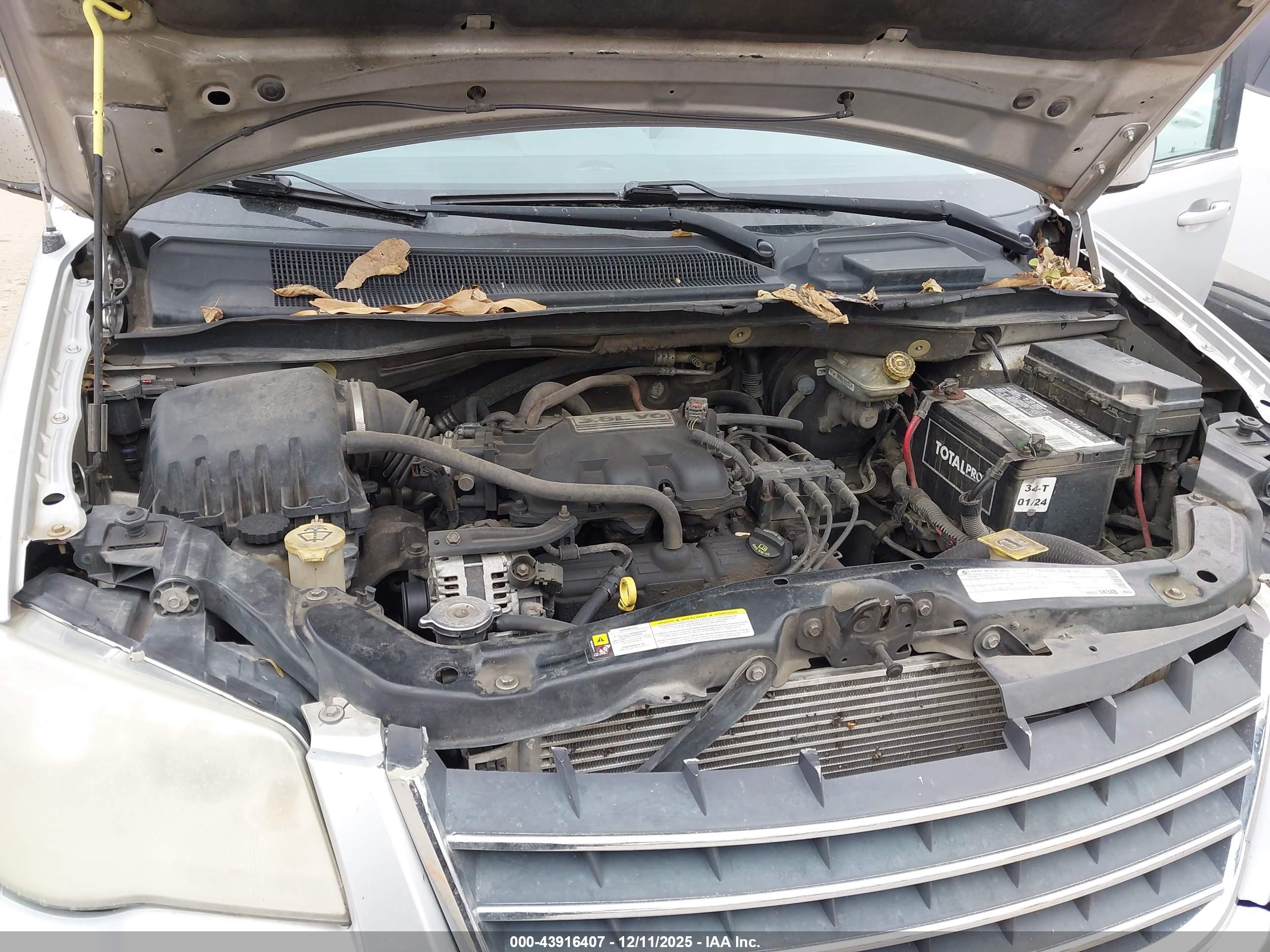 CHRYSLER TOWN image 10