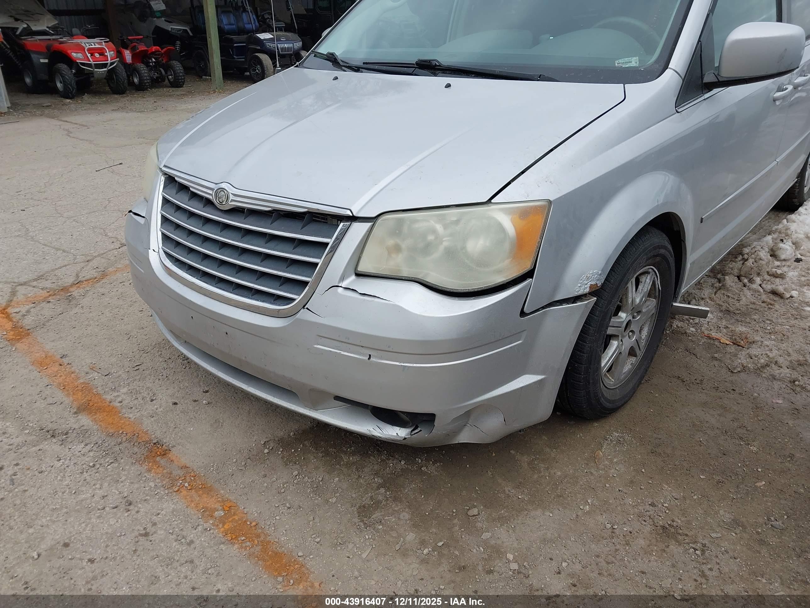 CHRYSLER TOWN image 6