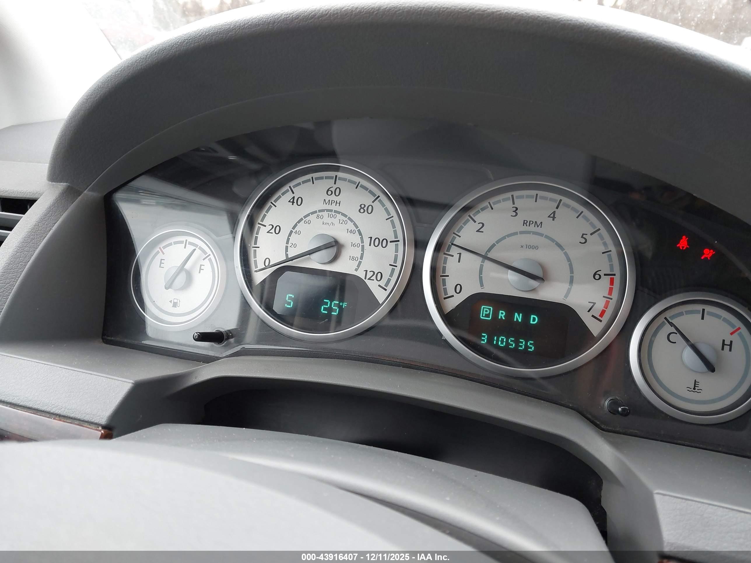 CHRYSLER TOWN image 7