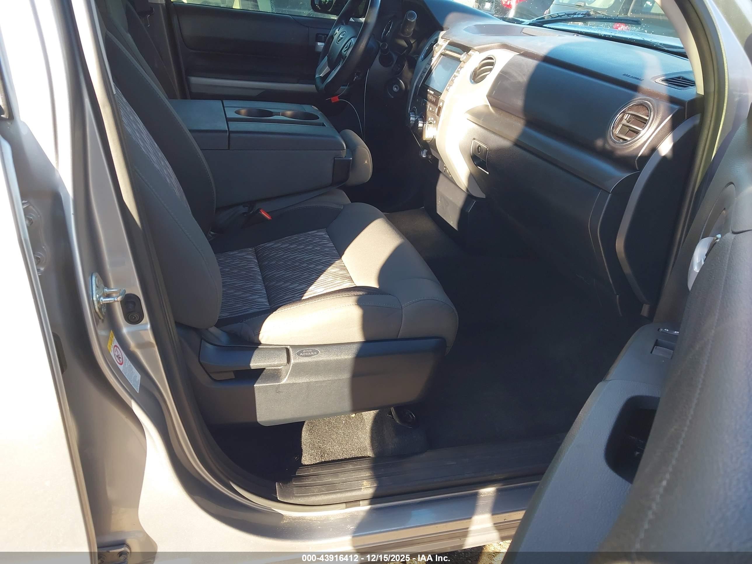 TOYOTA TUNDRA image 5