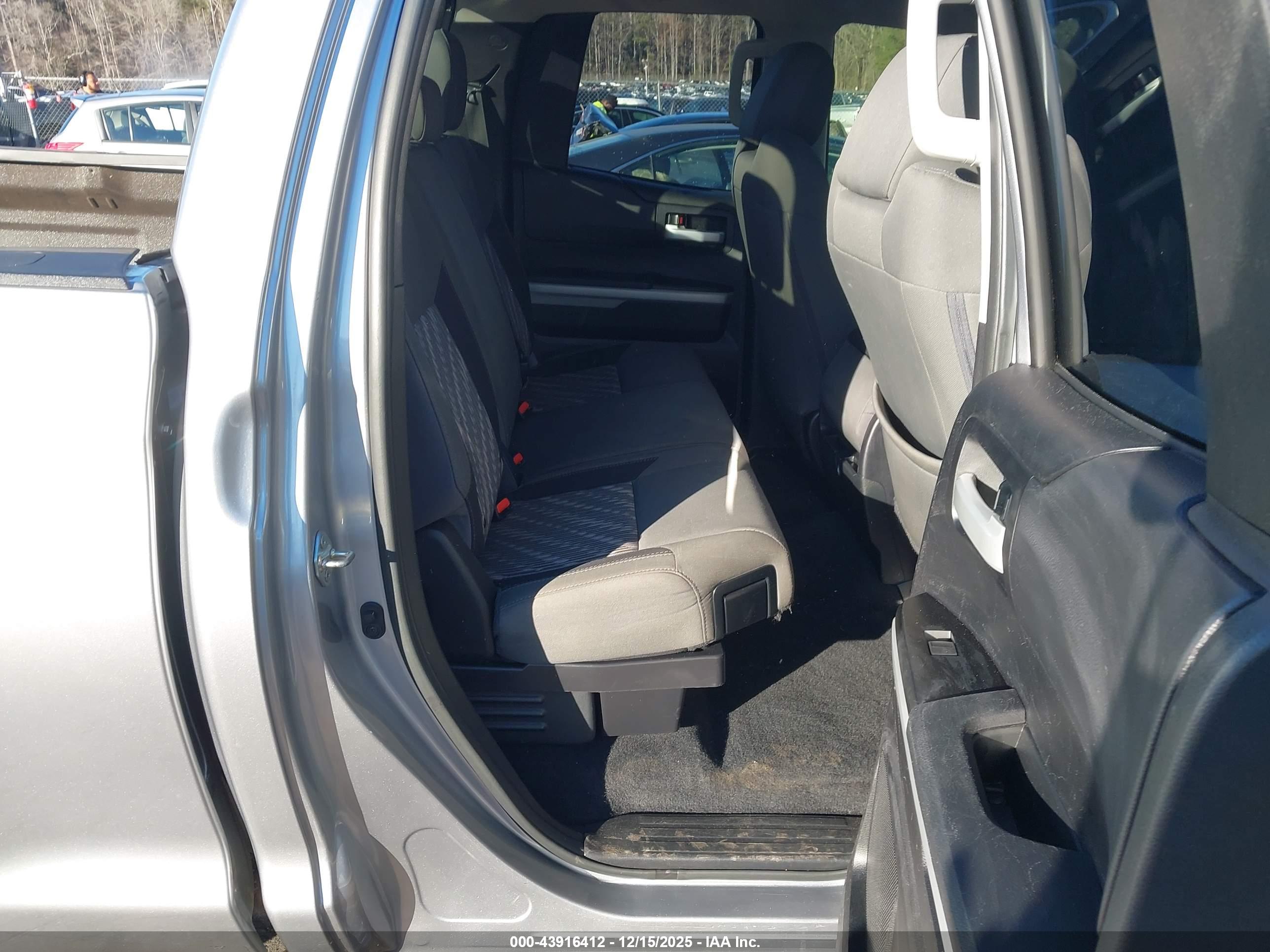 TOYOTA TUNDRA image 8