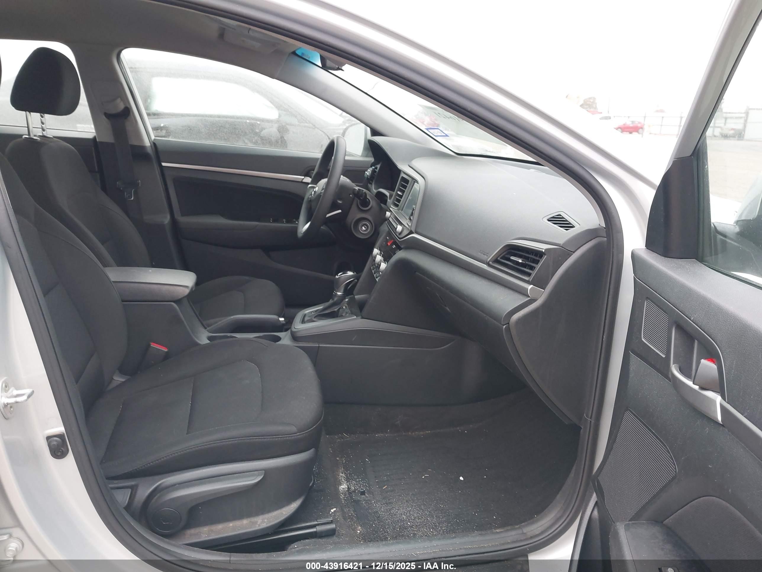 HYUNDAI ELANTRA image 5