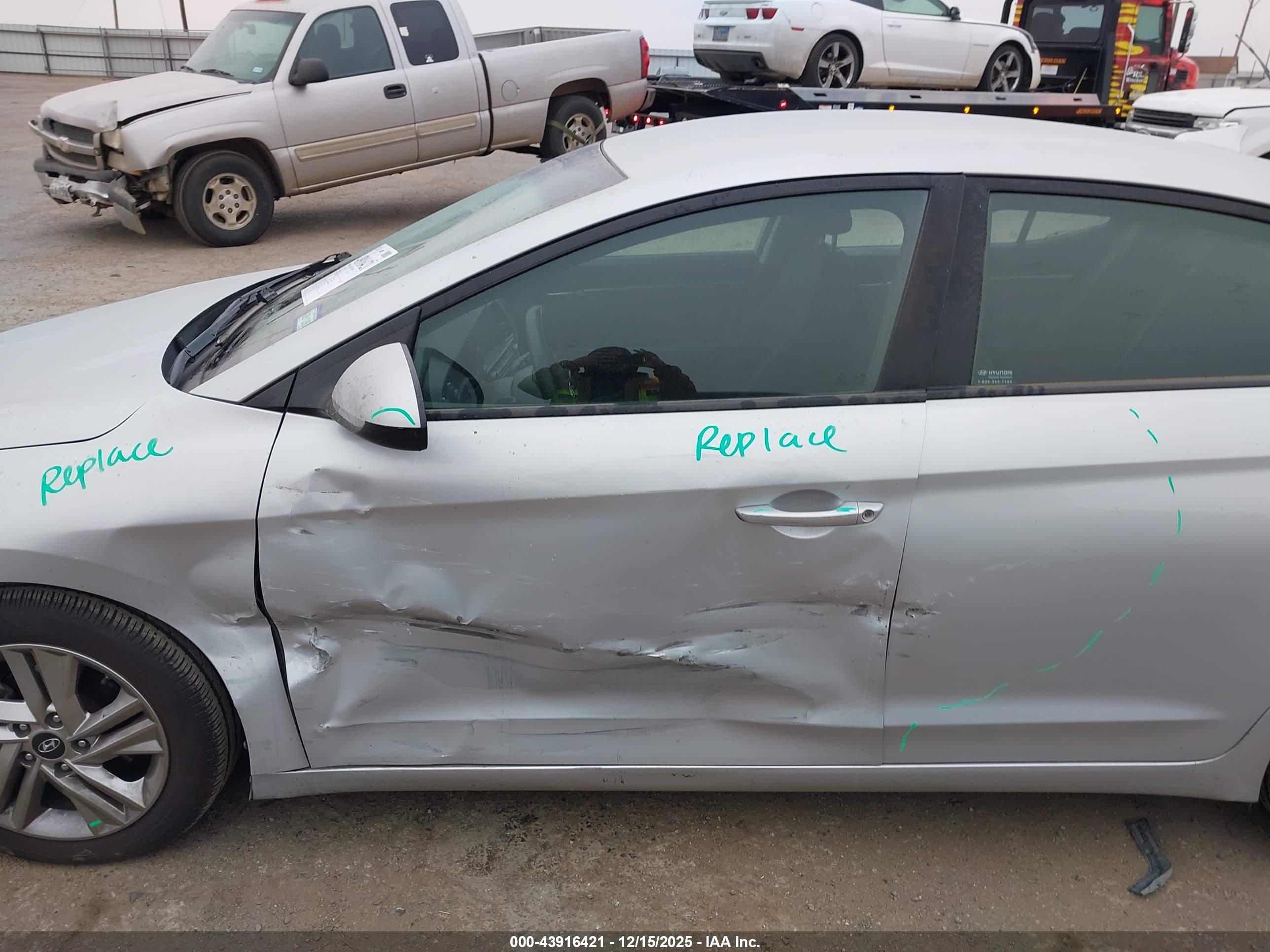 HYUNDAI ELANTRA image 6