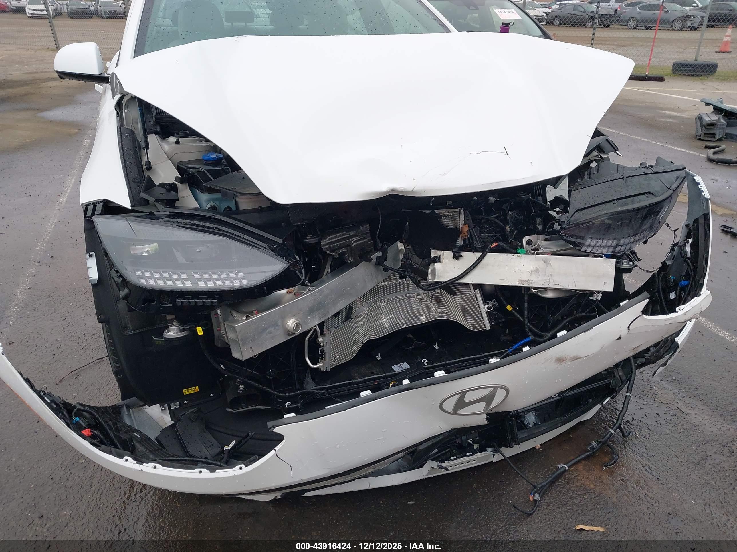 HYUNDAI IONIQ image 6