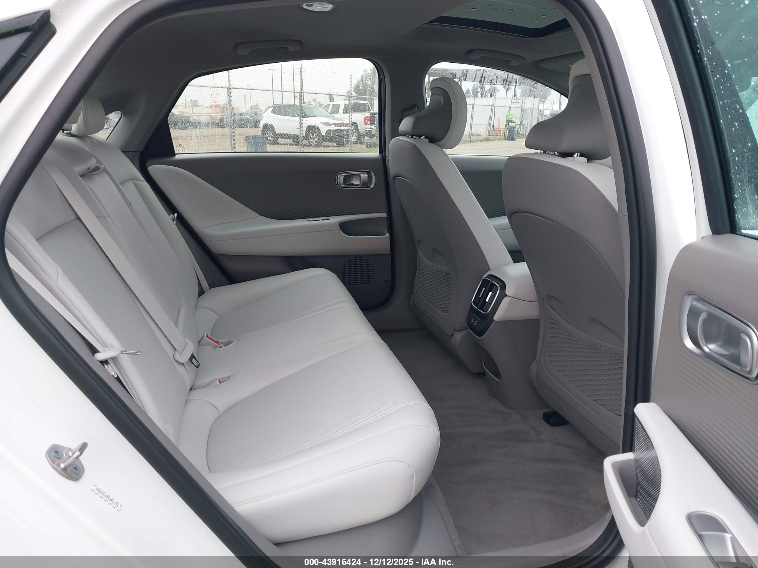 HYUNDAI IONIQ image 8