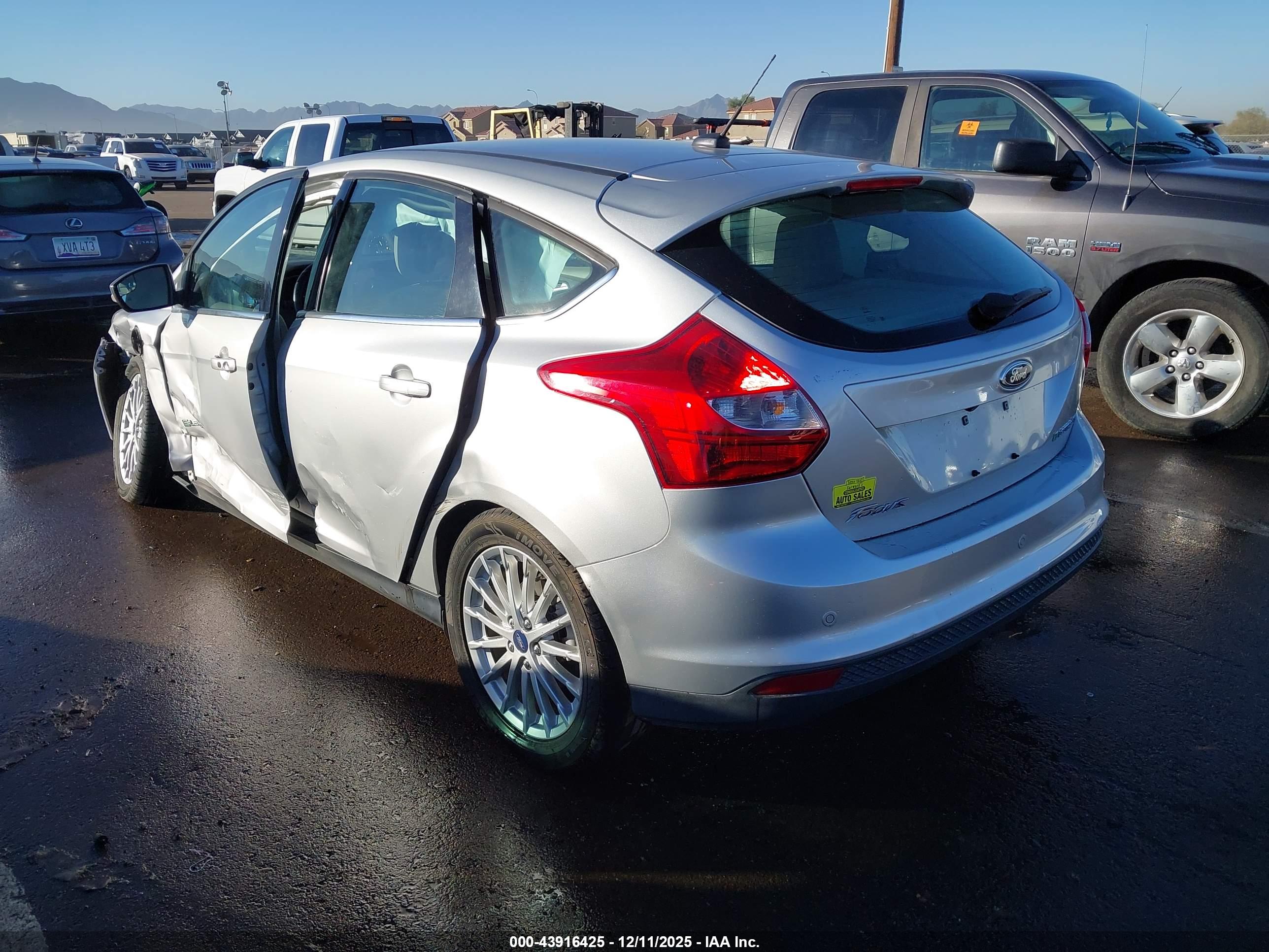 FORD FOCUS image 3