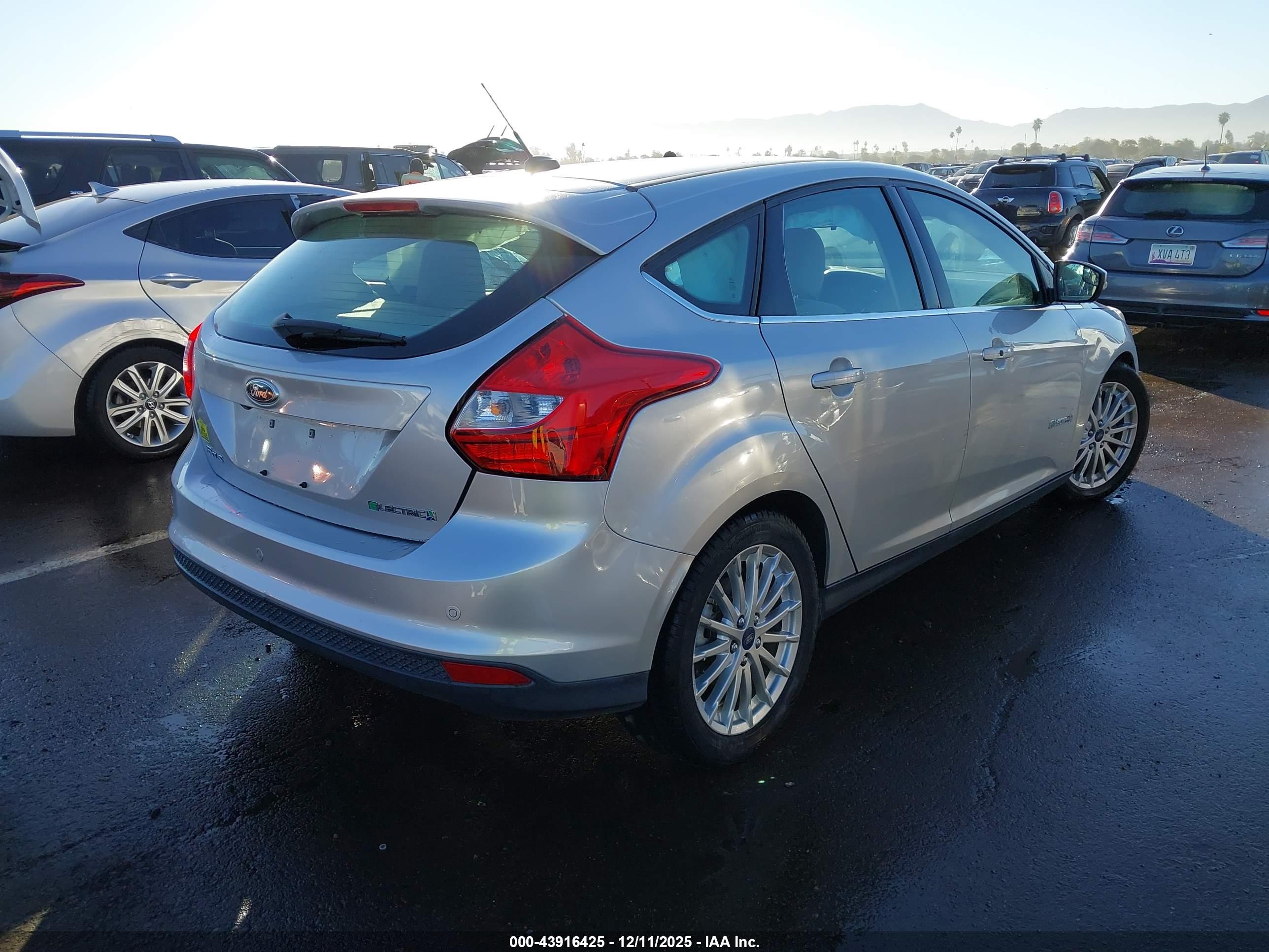 FORD FOCUS image 4