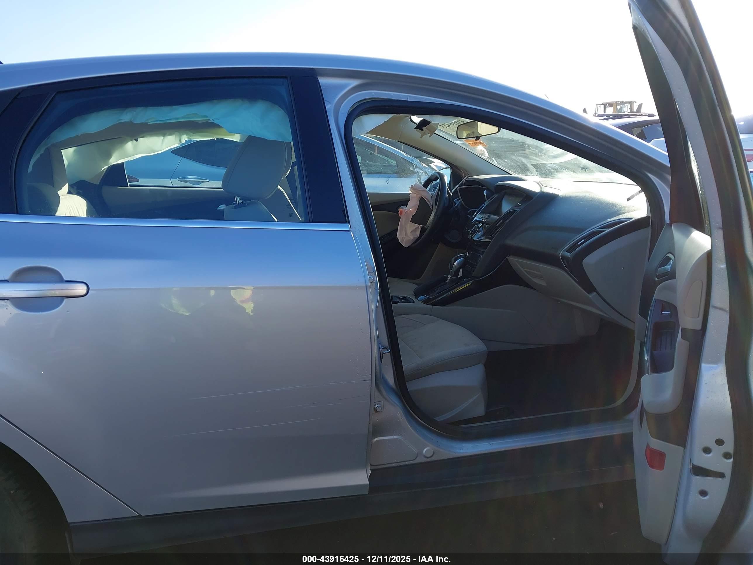 FORD FOCUS image 5