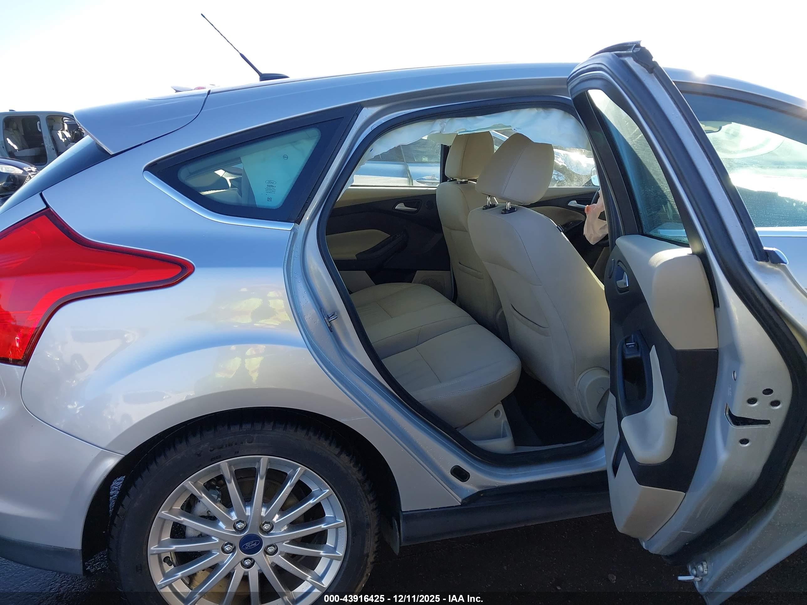 FORD FOCUS image 8