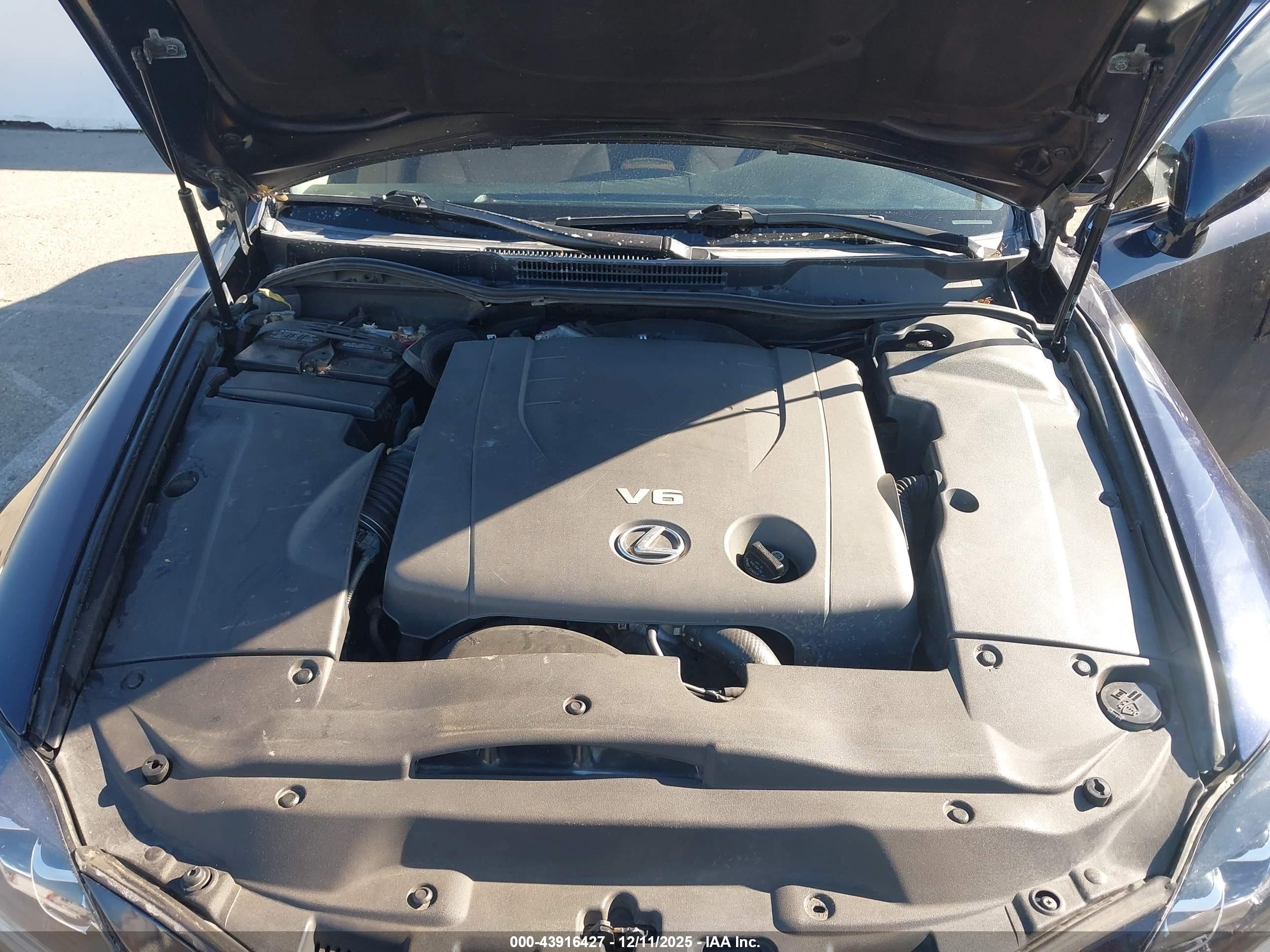 LEXUS IS image 10