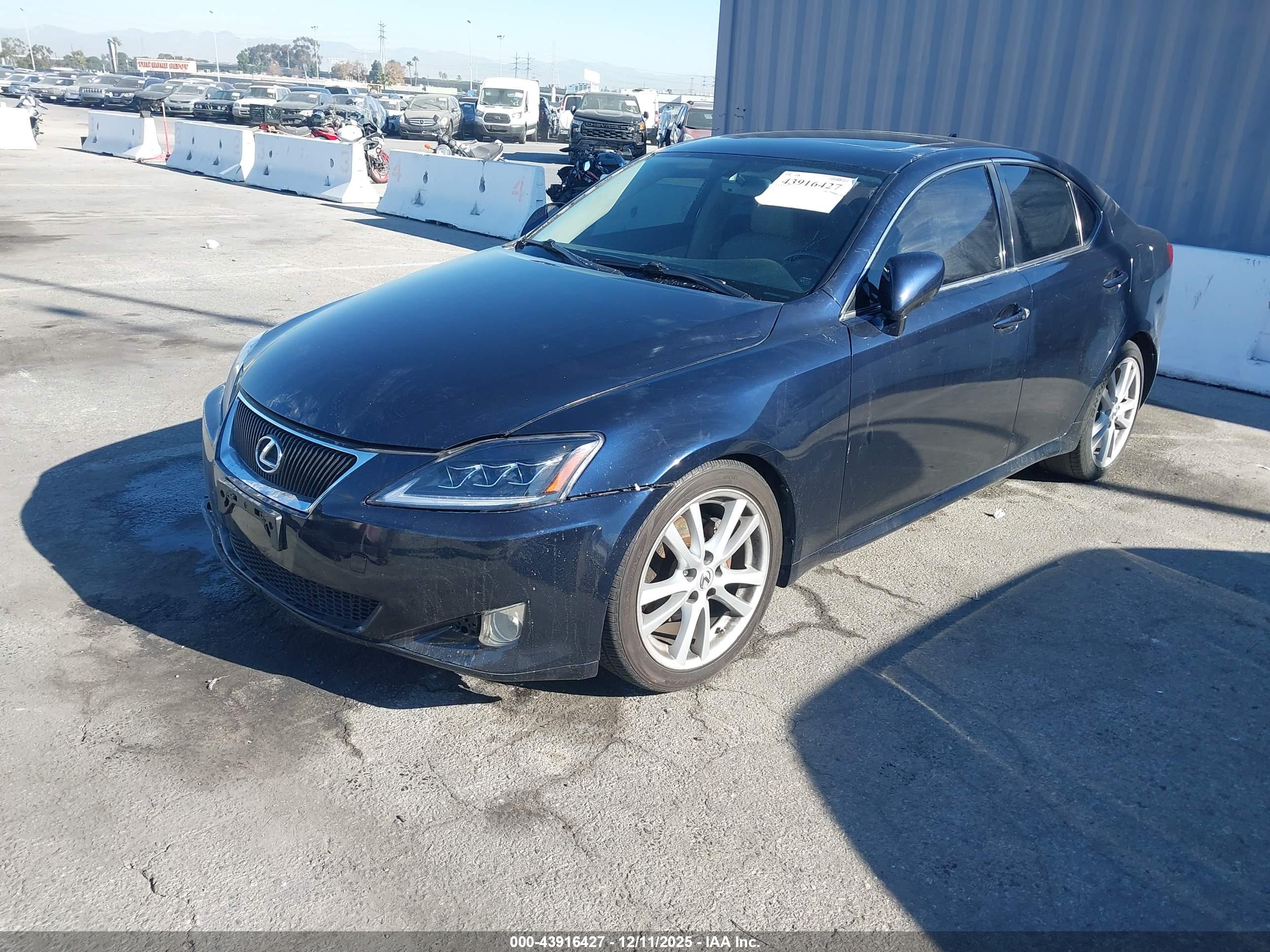 LEXUS IS image 2