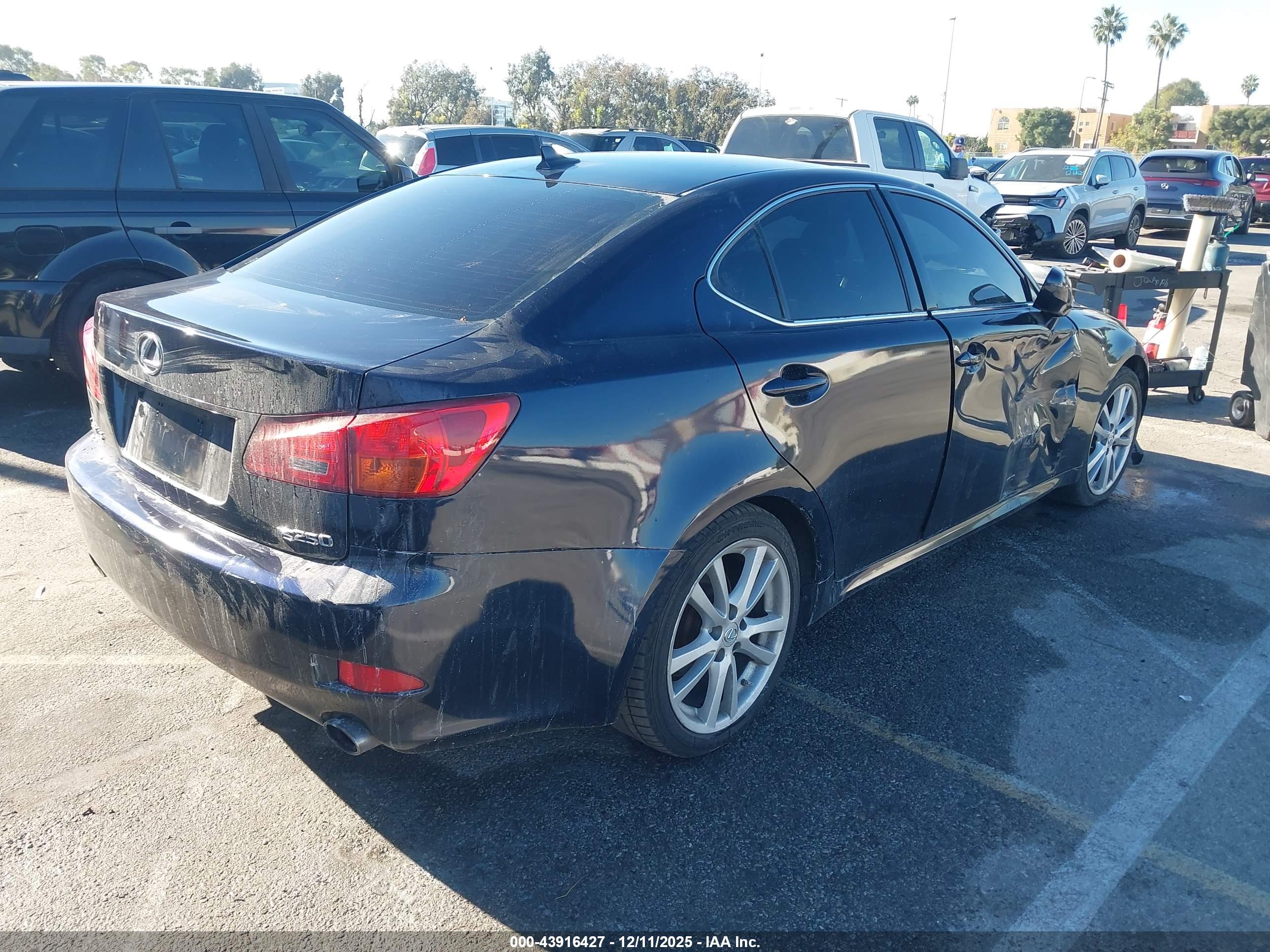 LEXUS IS image 4