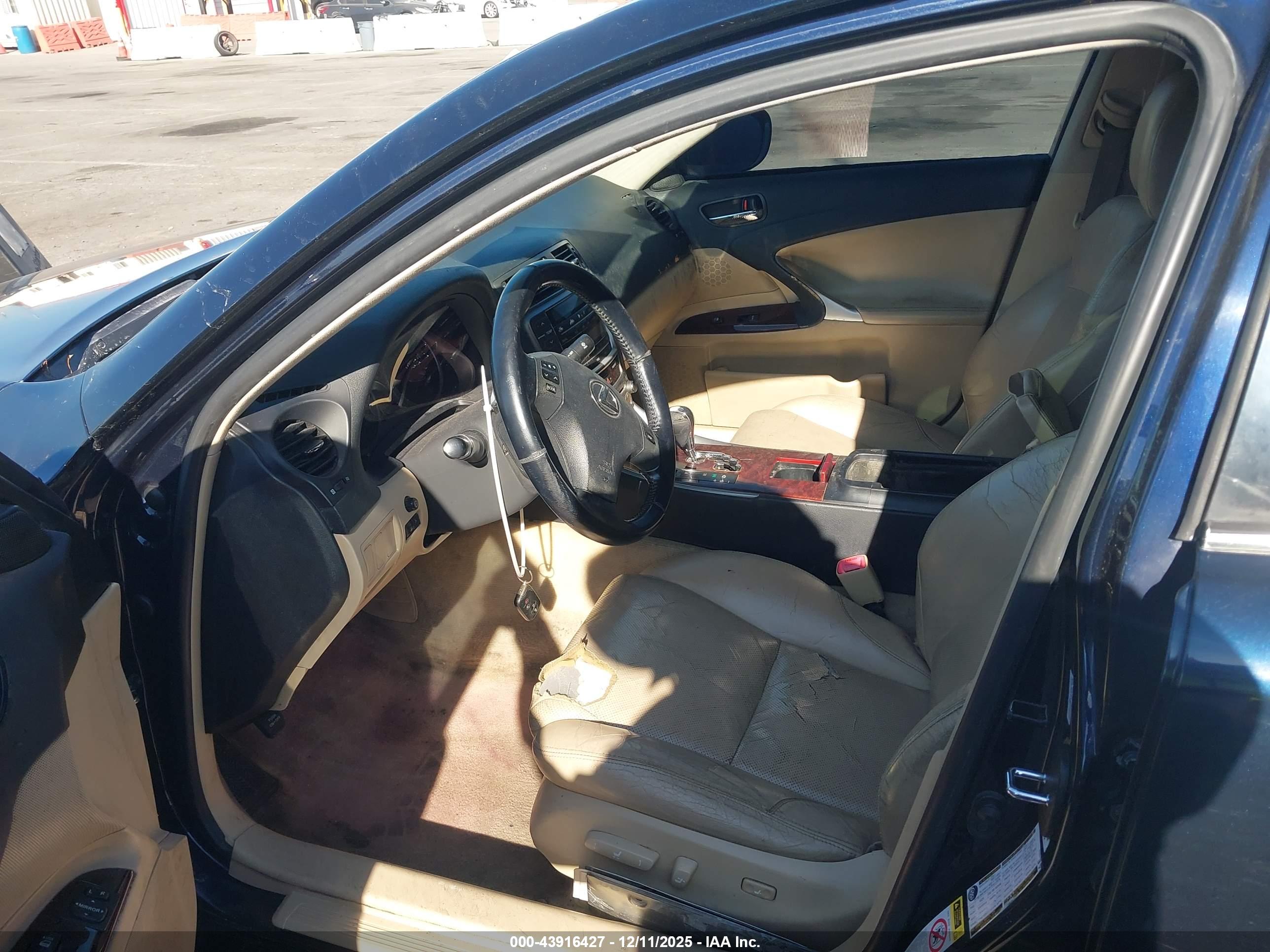 LEXUS IS image 5