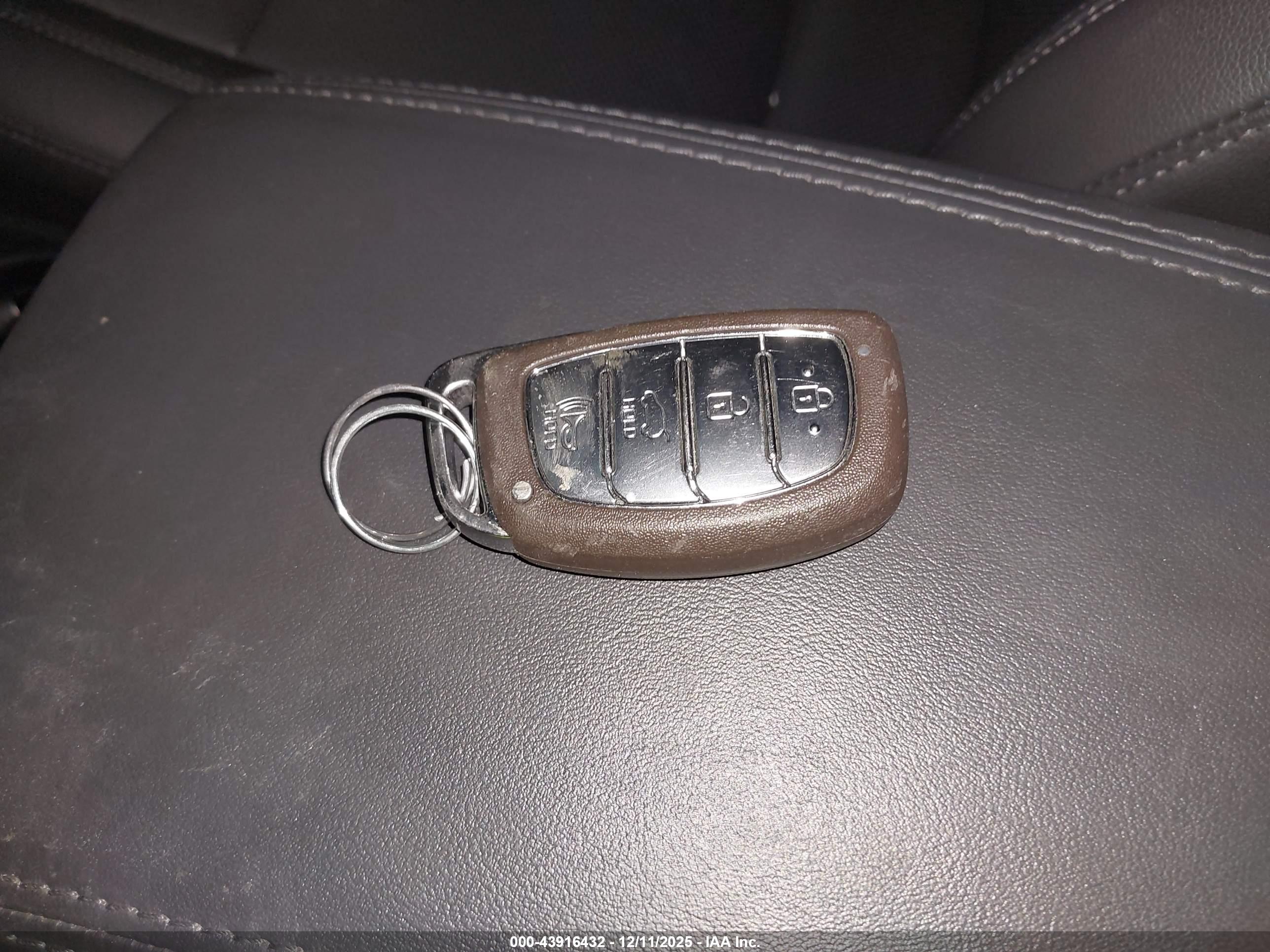 HYUNDAI TUCSON image 11