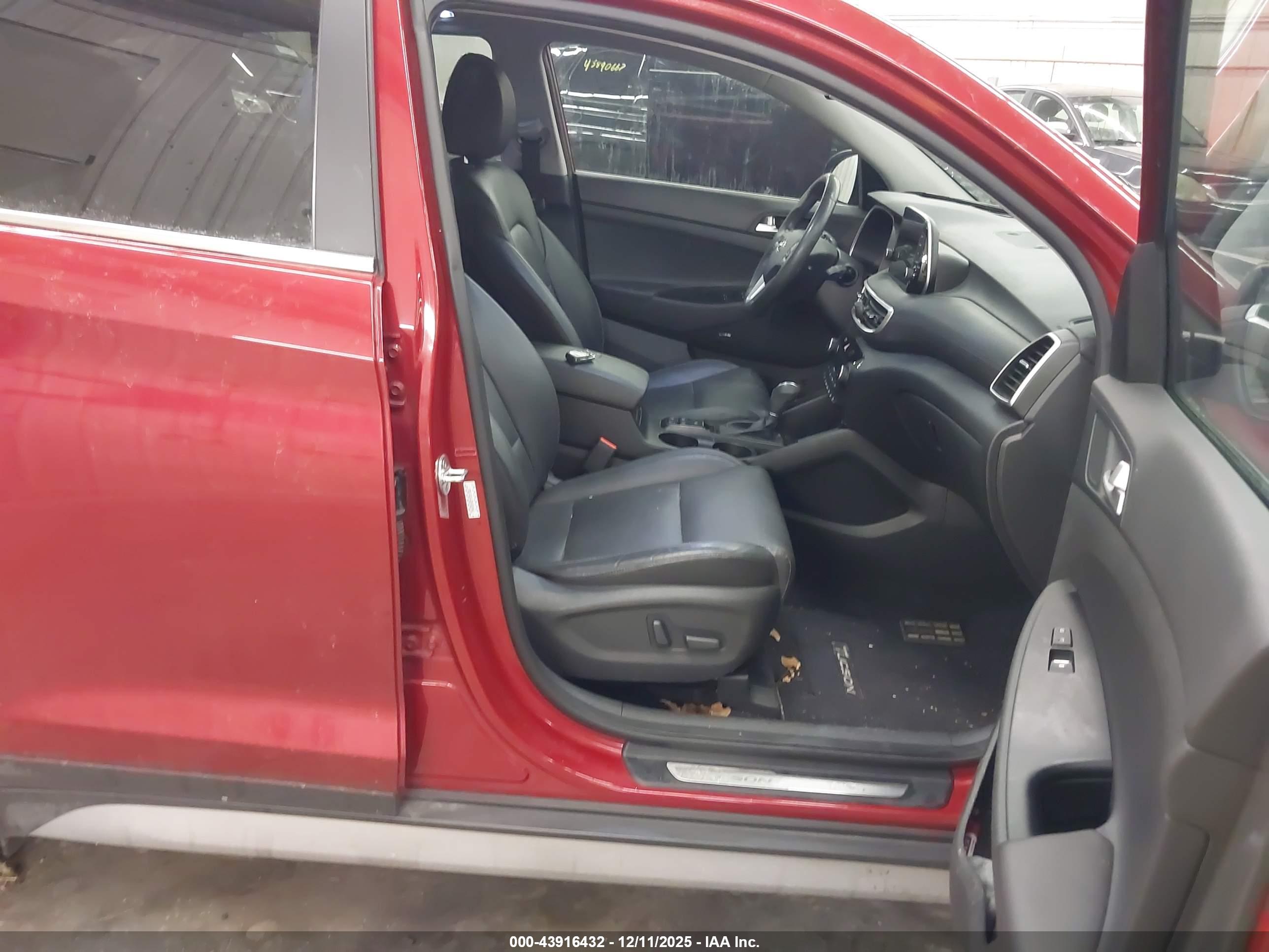 HYUNDAI TUCSON image 5