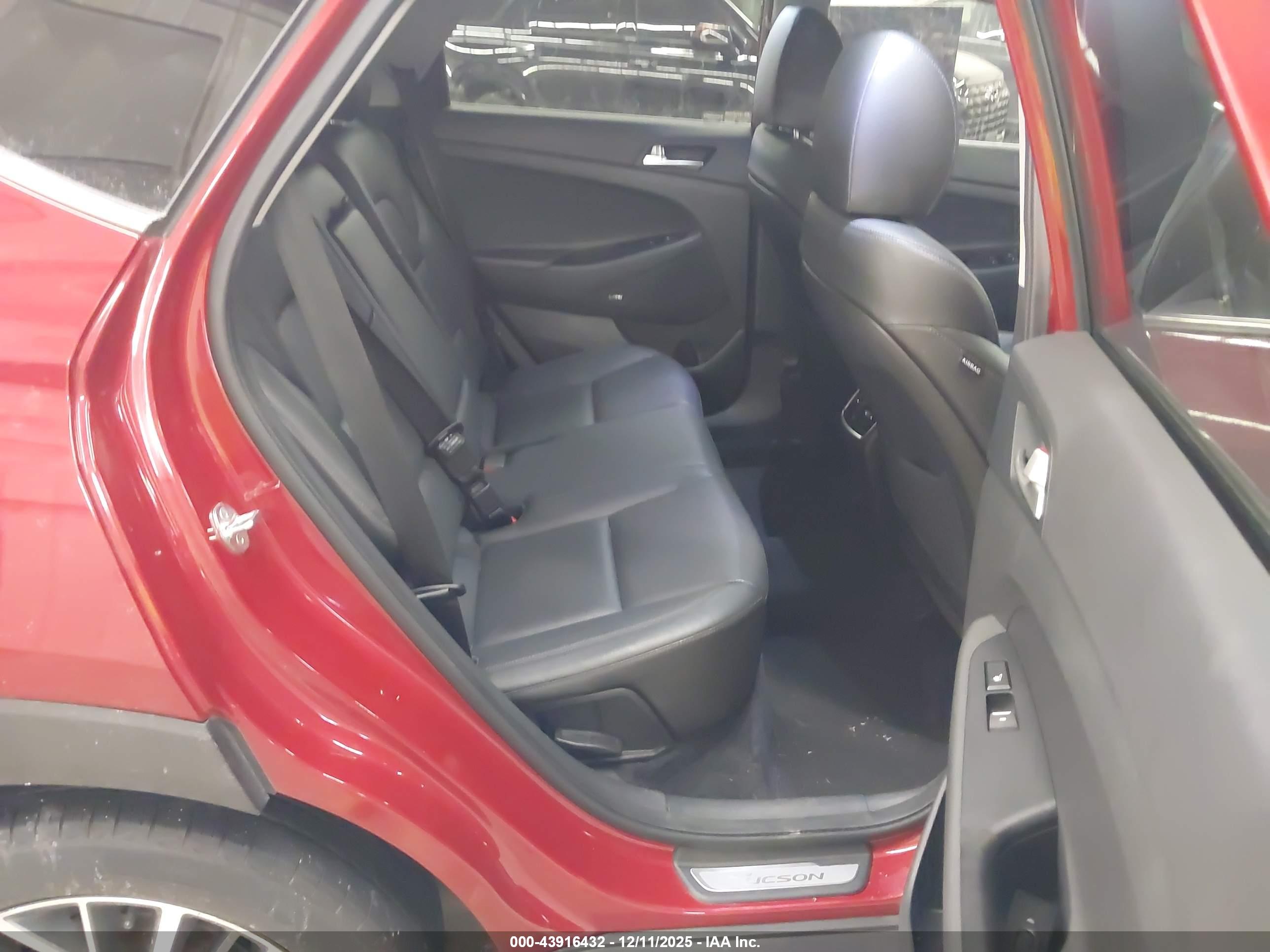 HYUNDAI TUCSON image 8