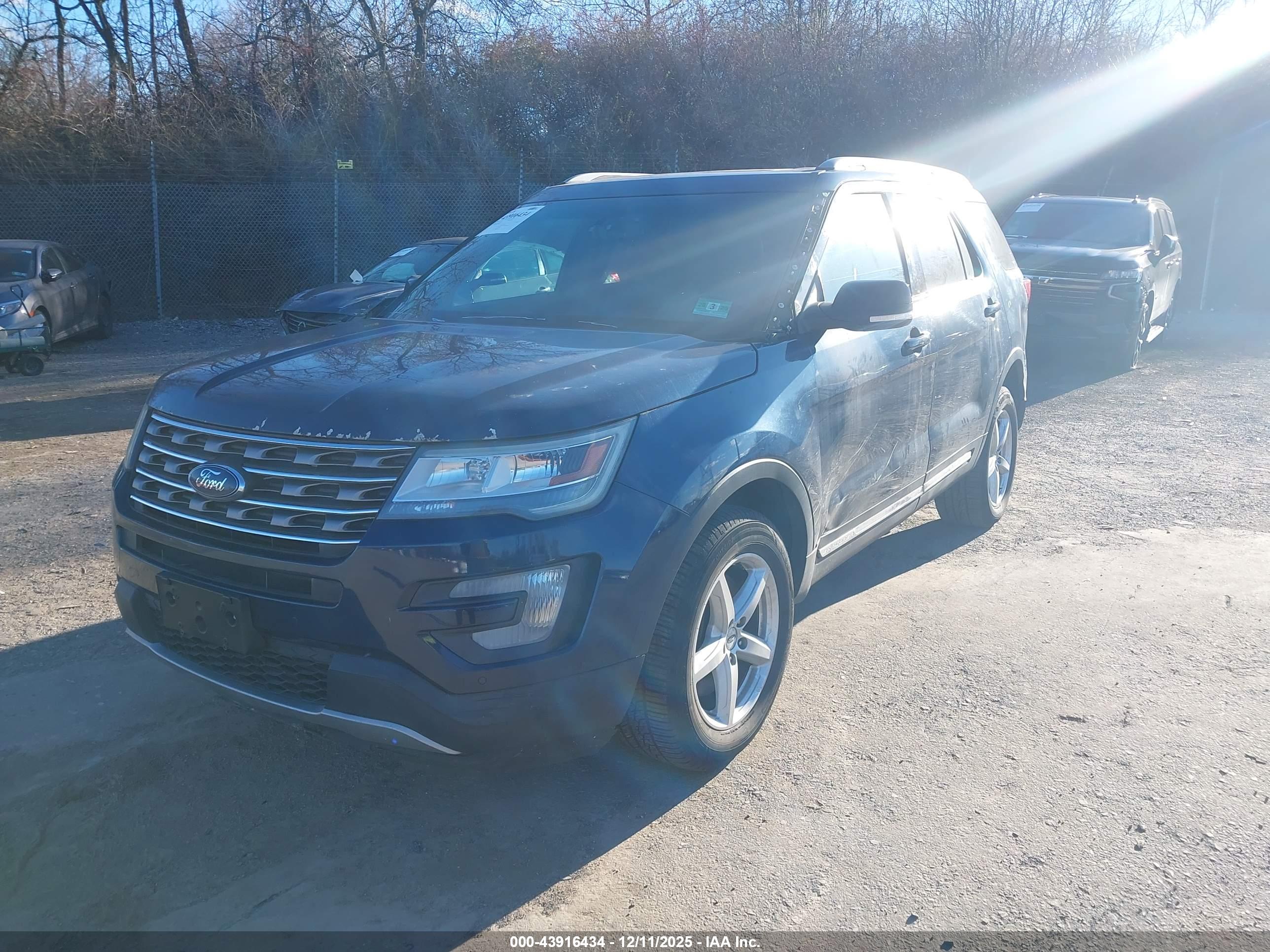 FORD EXPLORER image 2