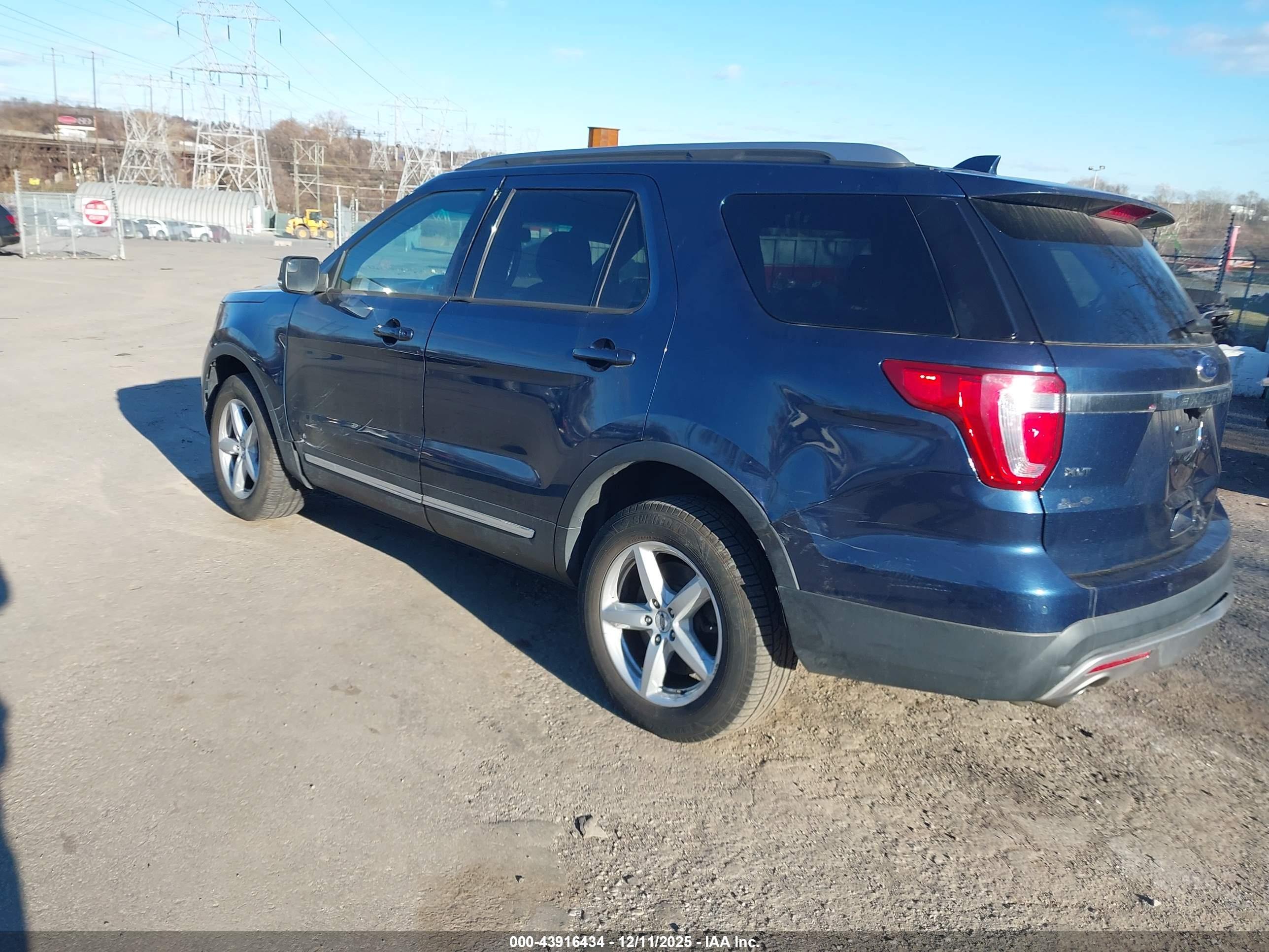 FORD EXPLORER image 3