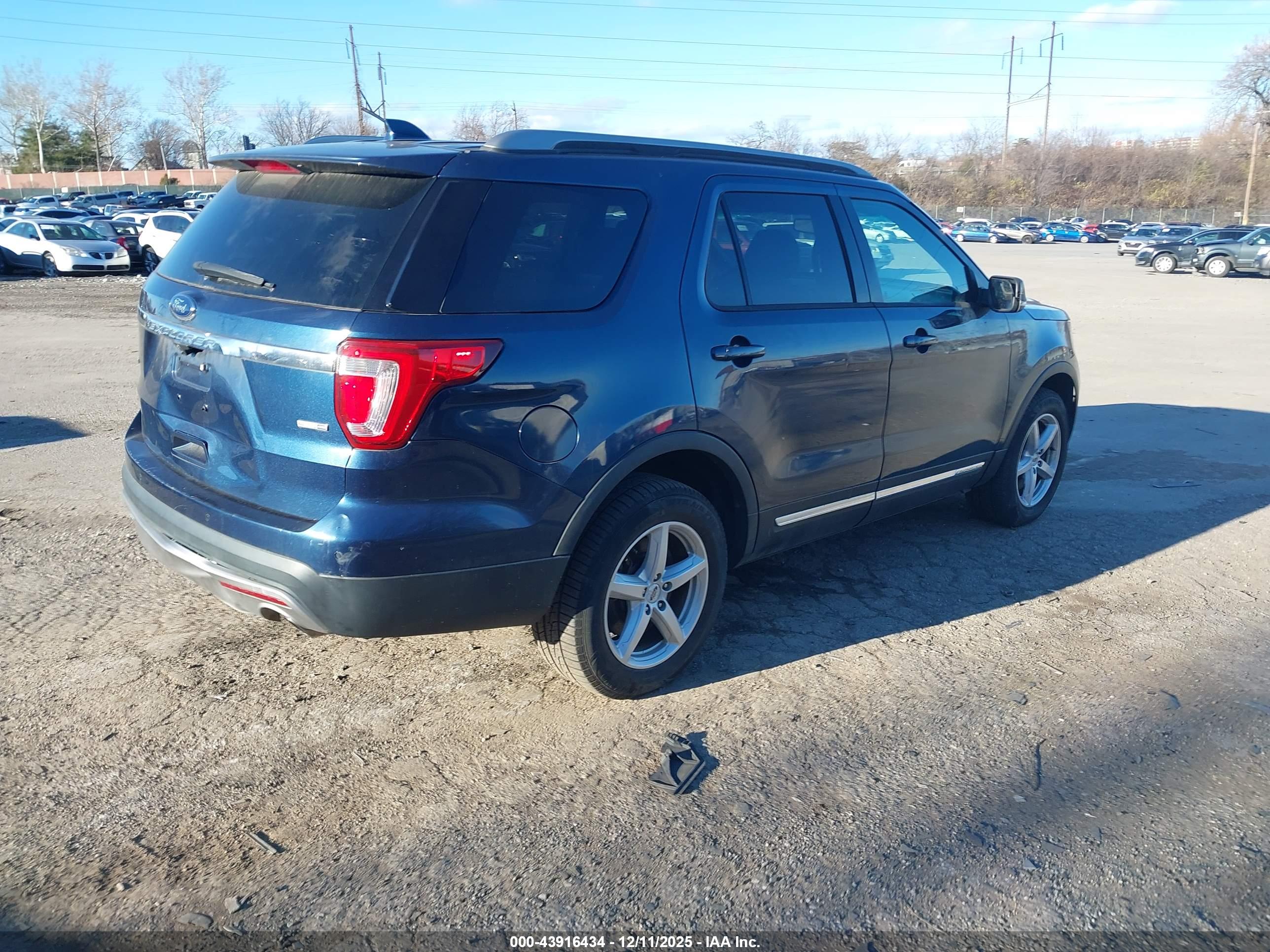 FORD EXPLORER image 4