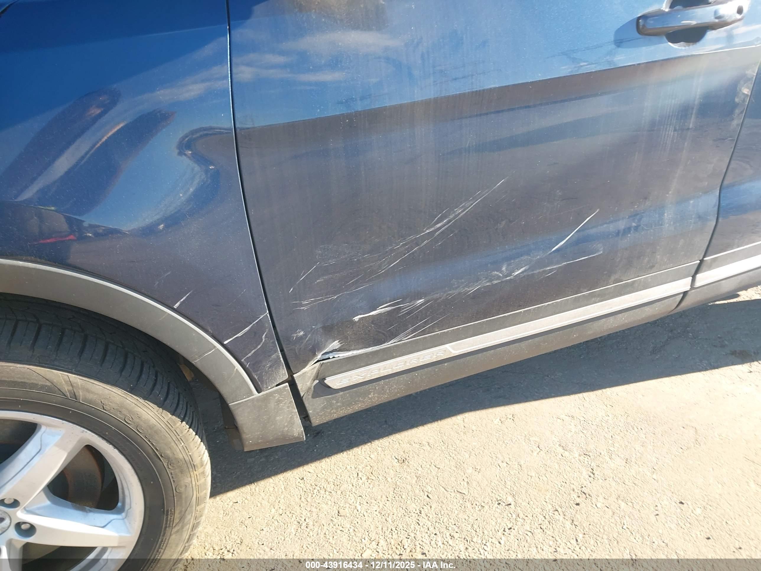 FORD EXPLORER image 6