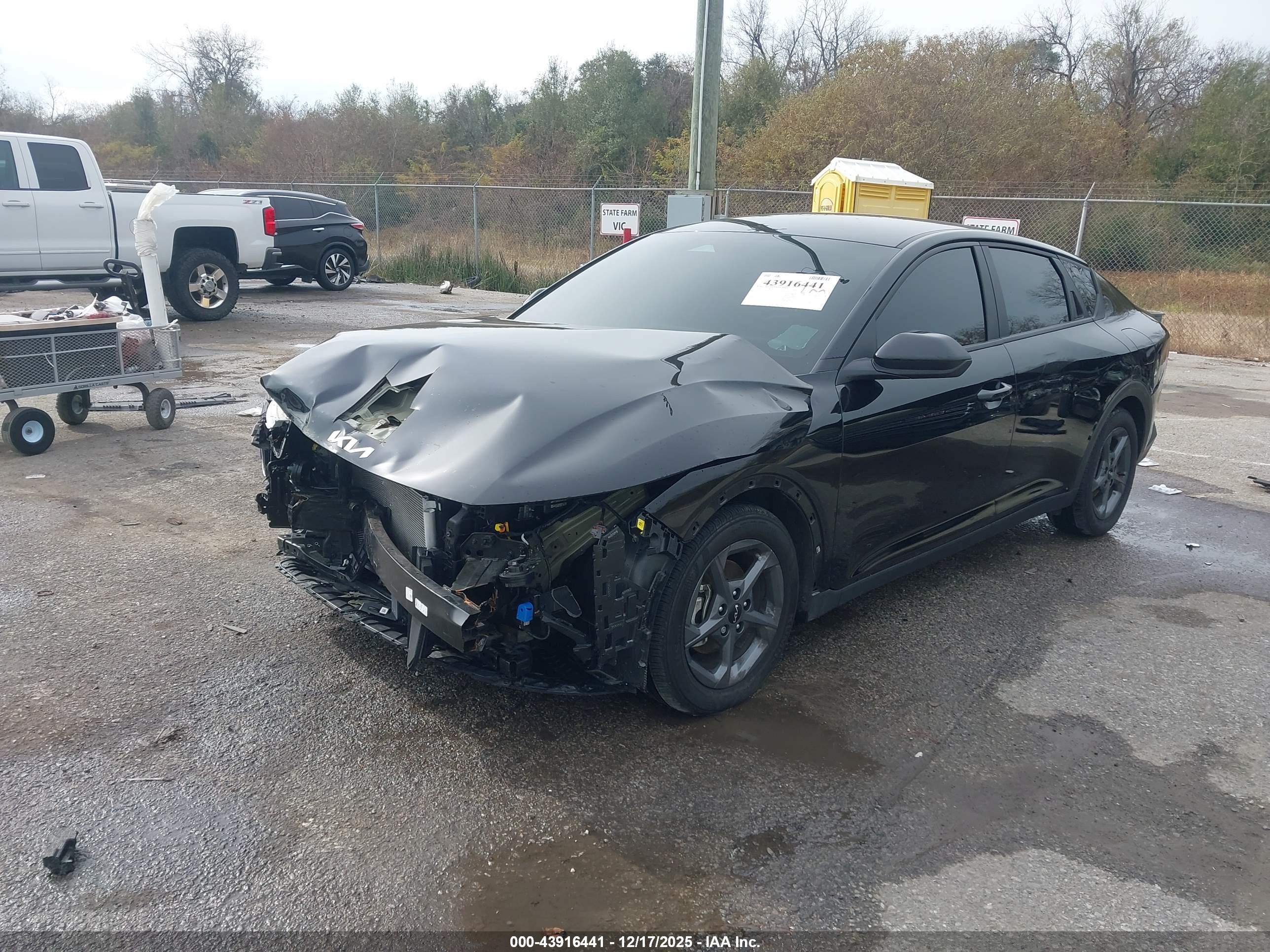 KIA K4 image 2