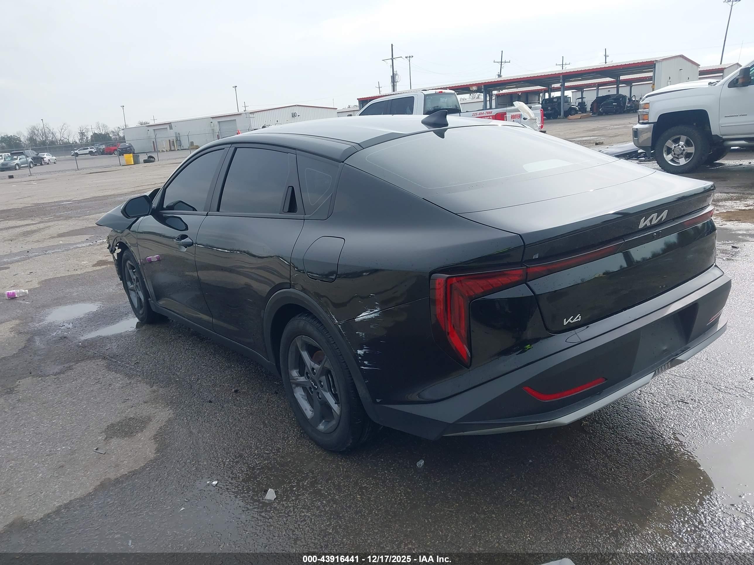 KIA K4 image 3