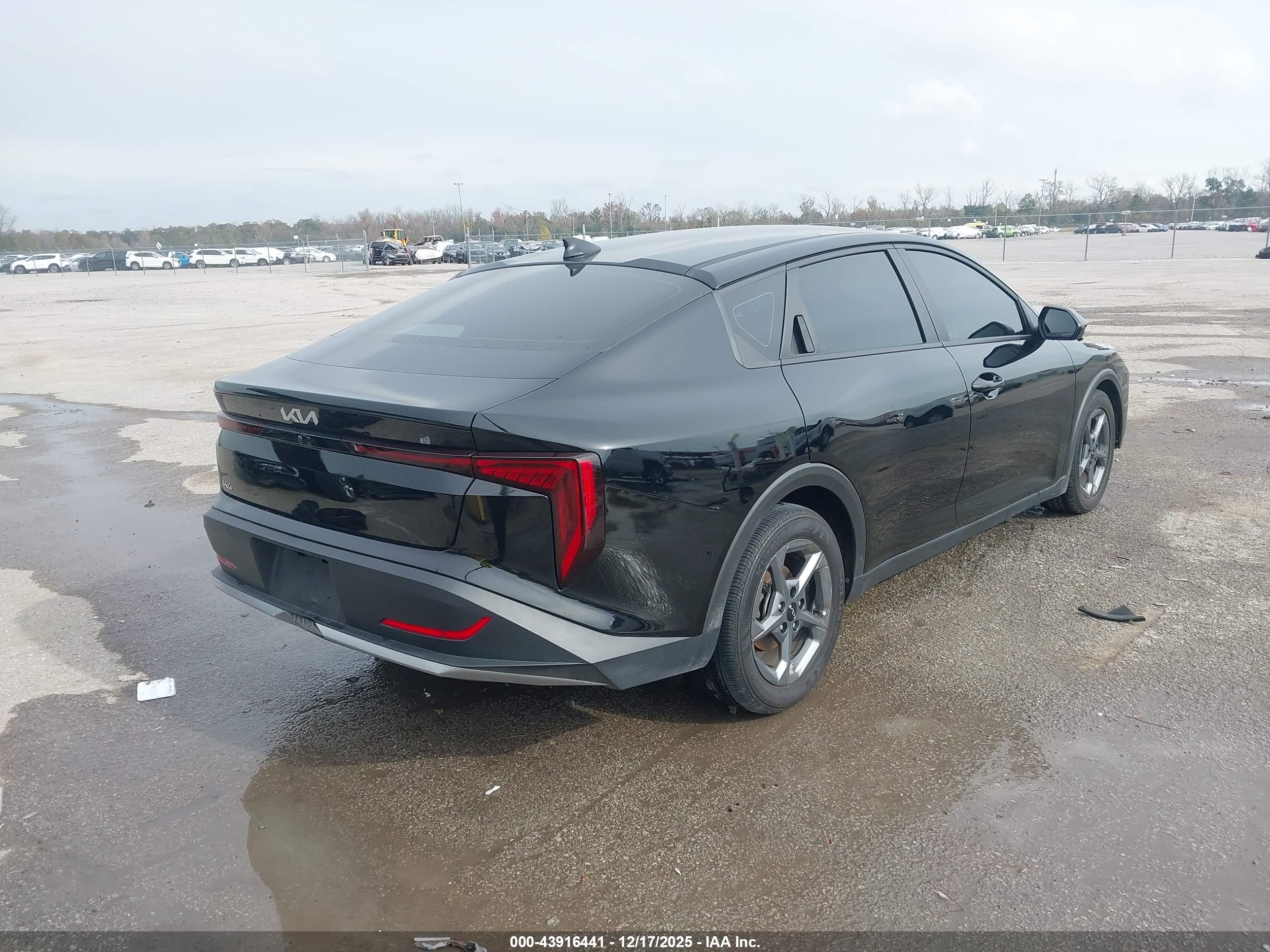 KIA K4 image 4