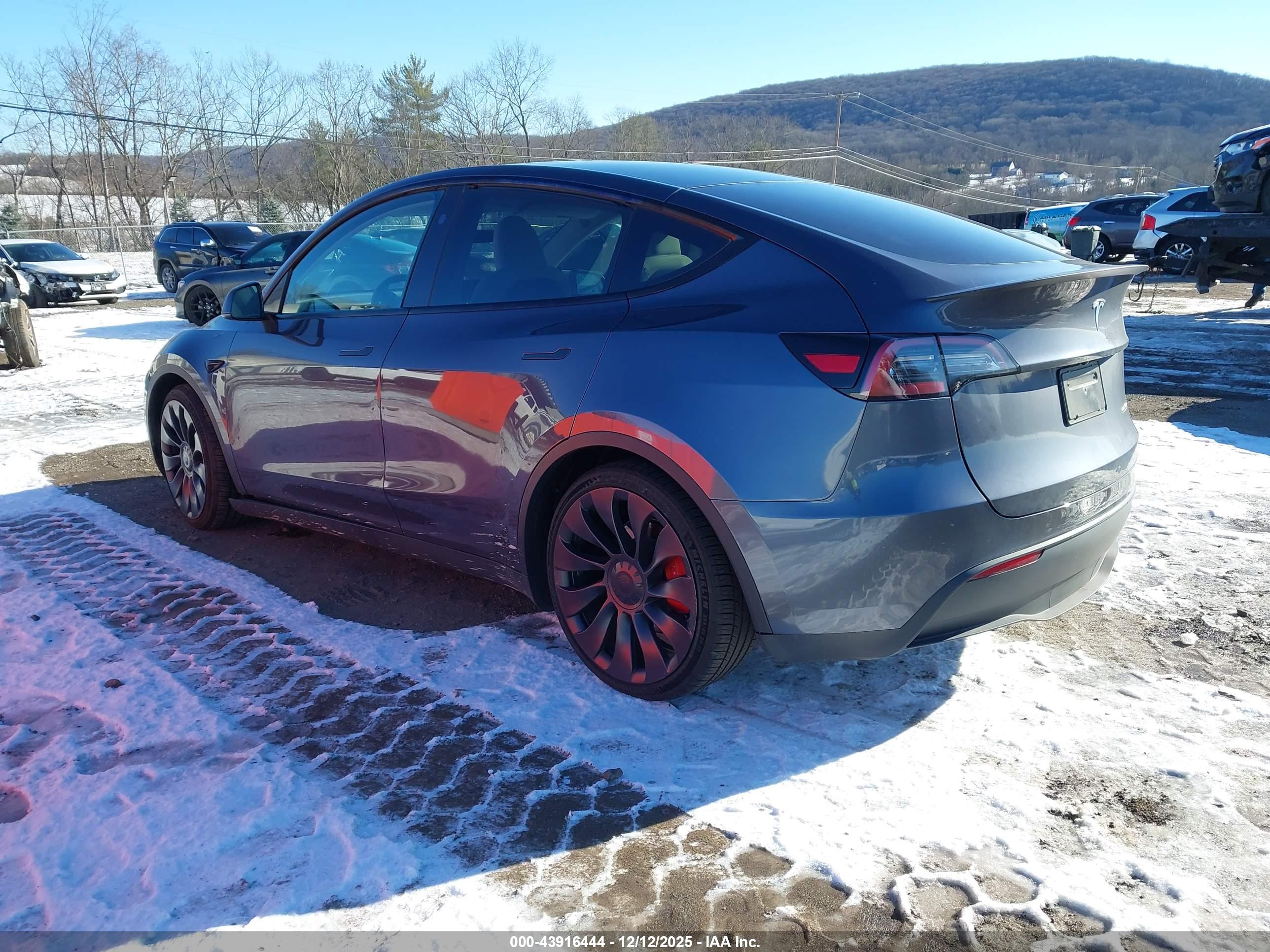TESLA MODEL image 3