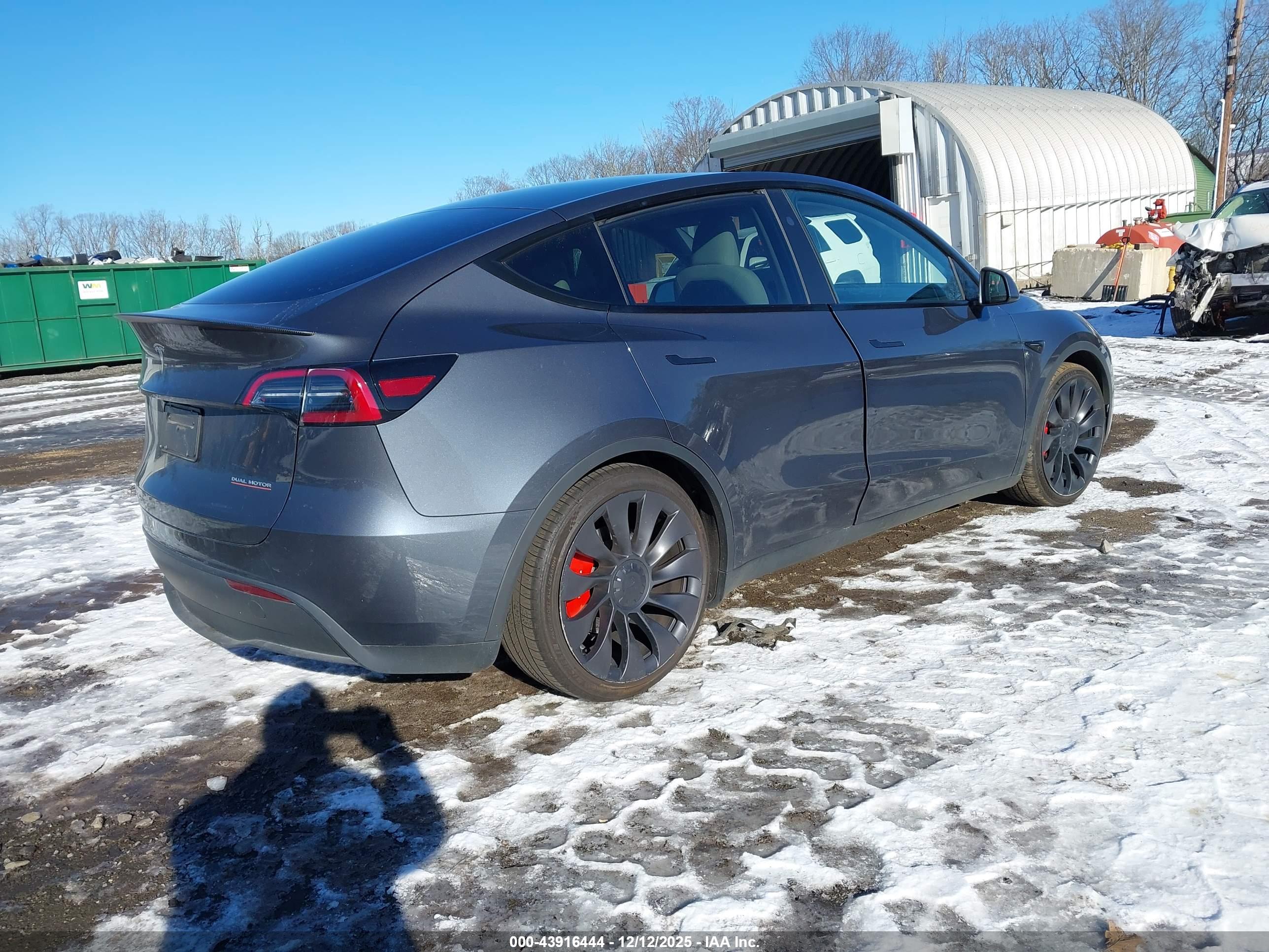 TESLA MODEL image 4