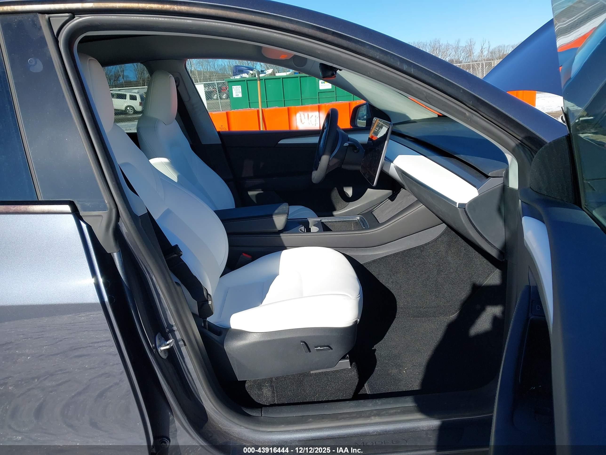 TESLA MODEL image 5