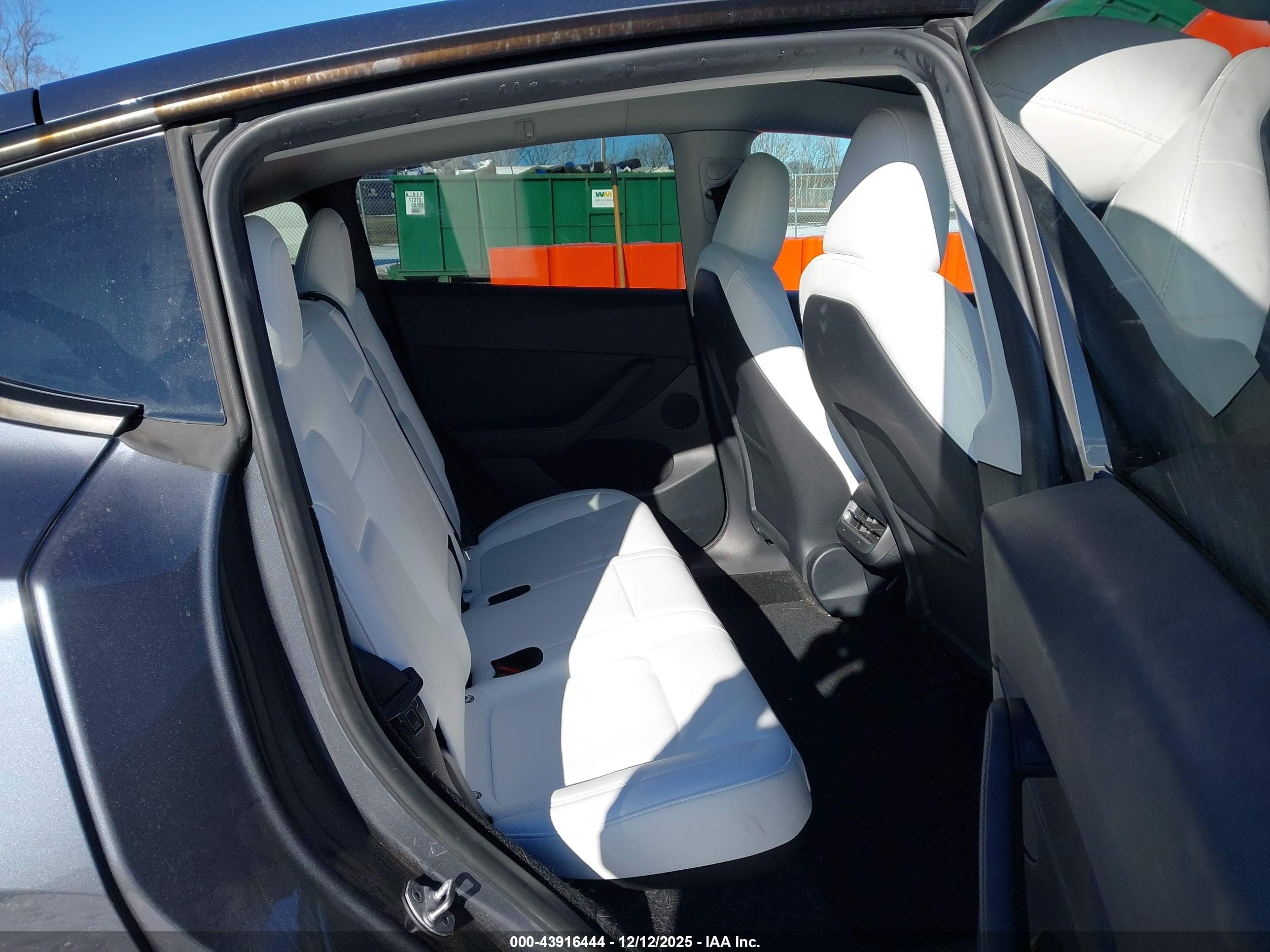 TESLA MODEL image 8