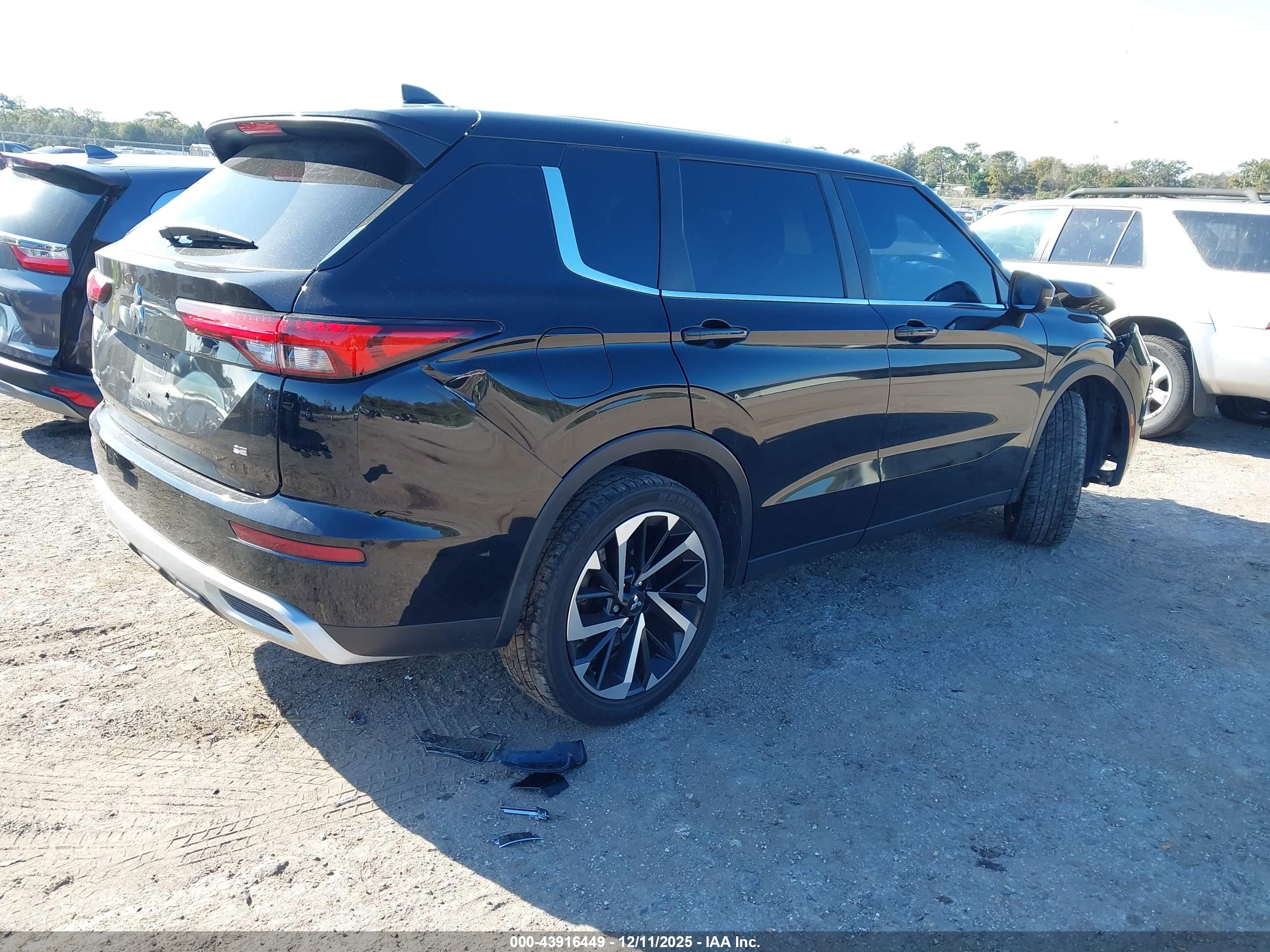MITSUBISHI OUTLANDER image 4